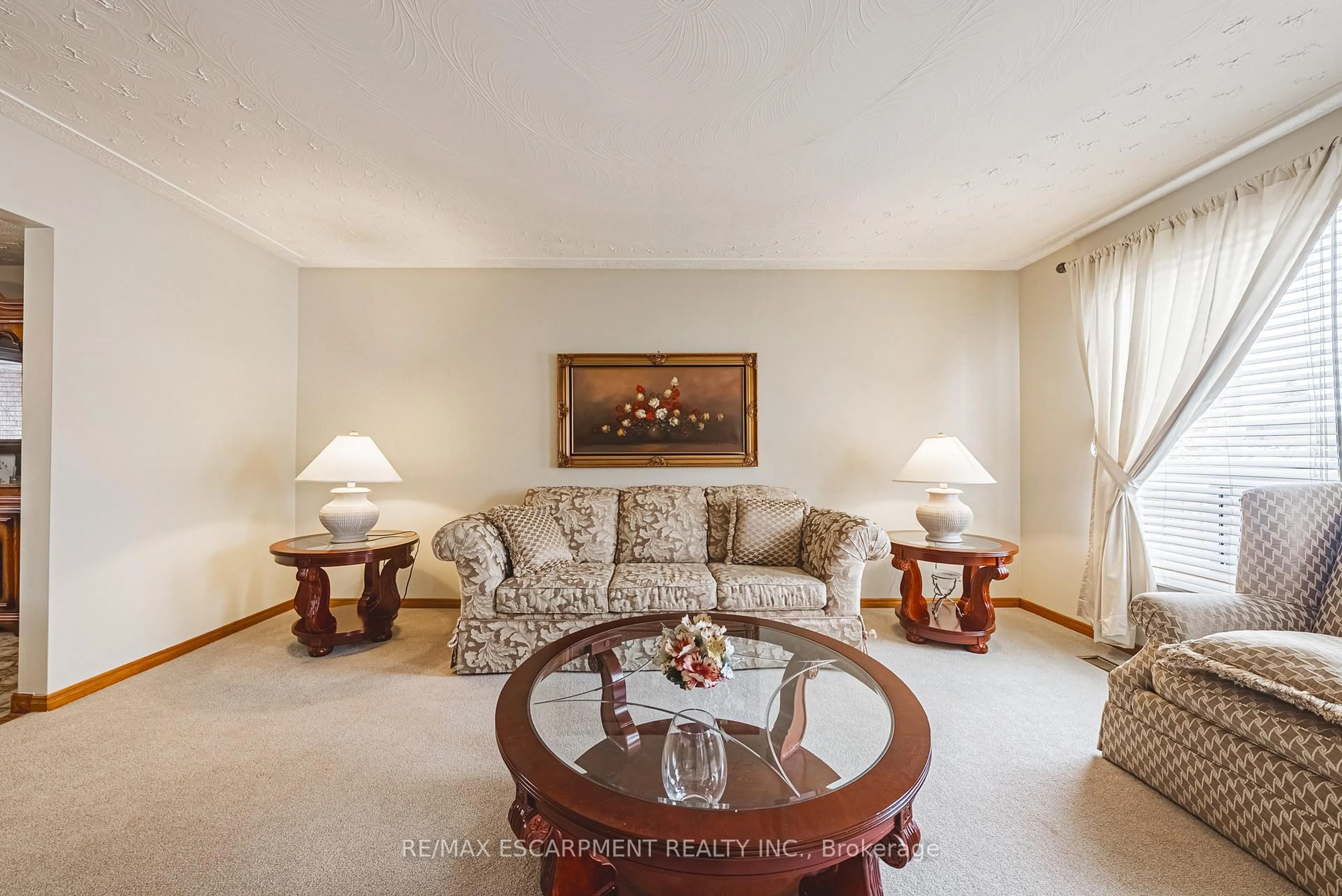 Living room with furniture, unknown for 19 Hadeland Ave, Hamilton Ontario L9C 6Z8