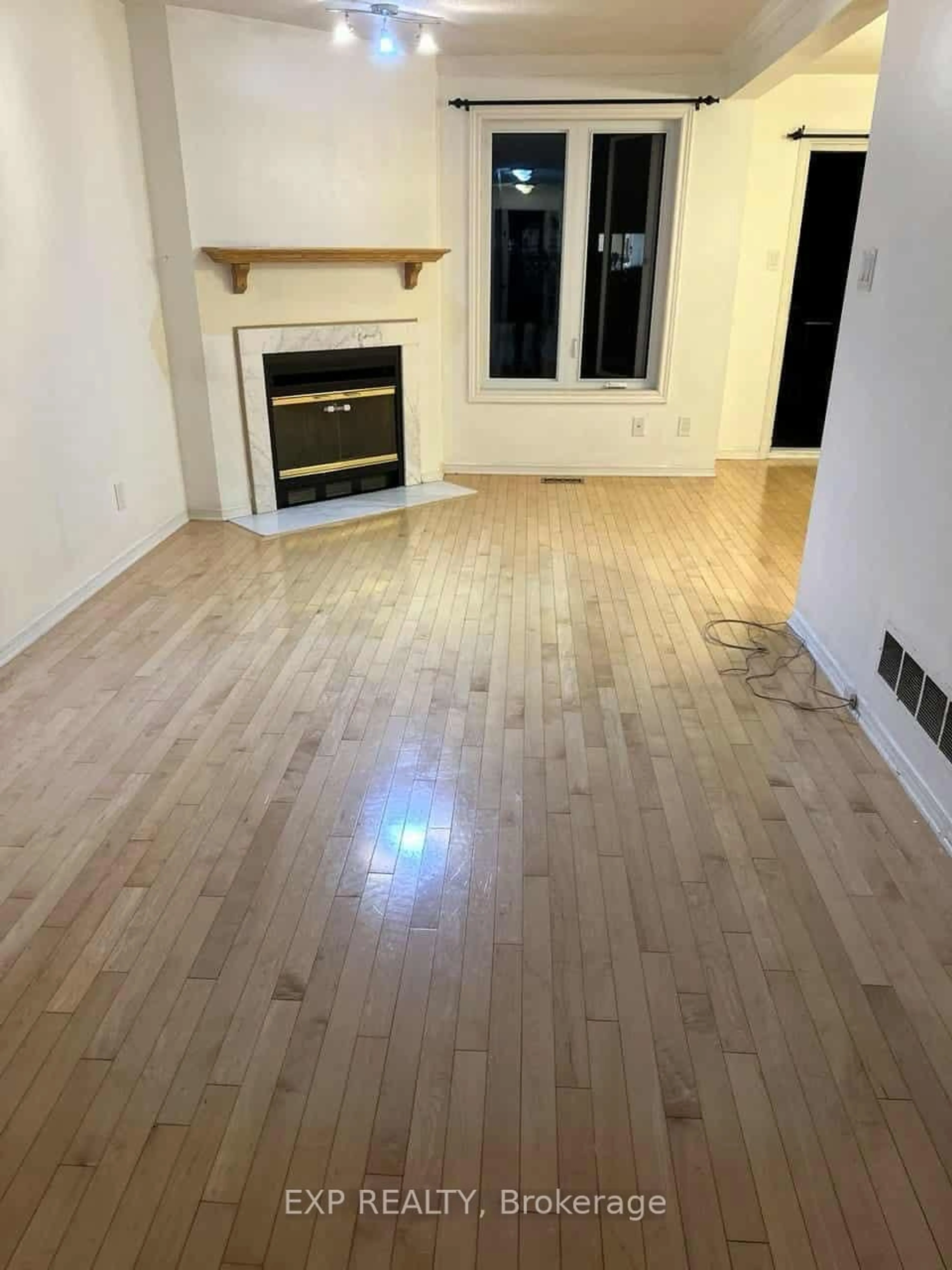 A pic of a room for 99 Woodbury Cres, Ottawa Ontario K1G 5E3