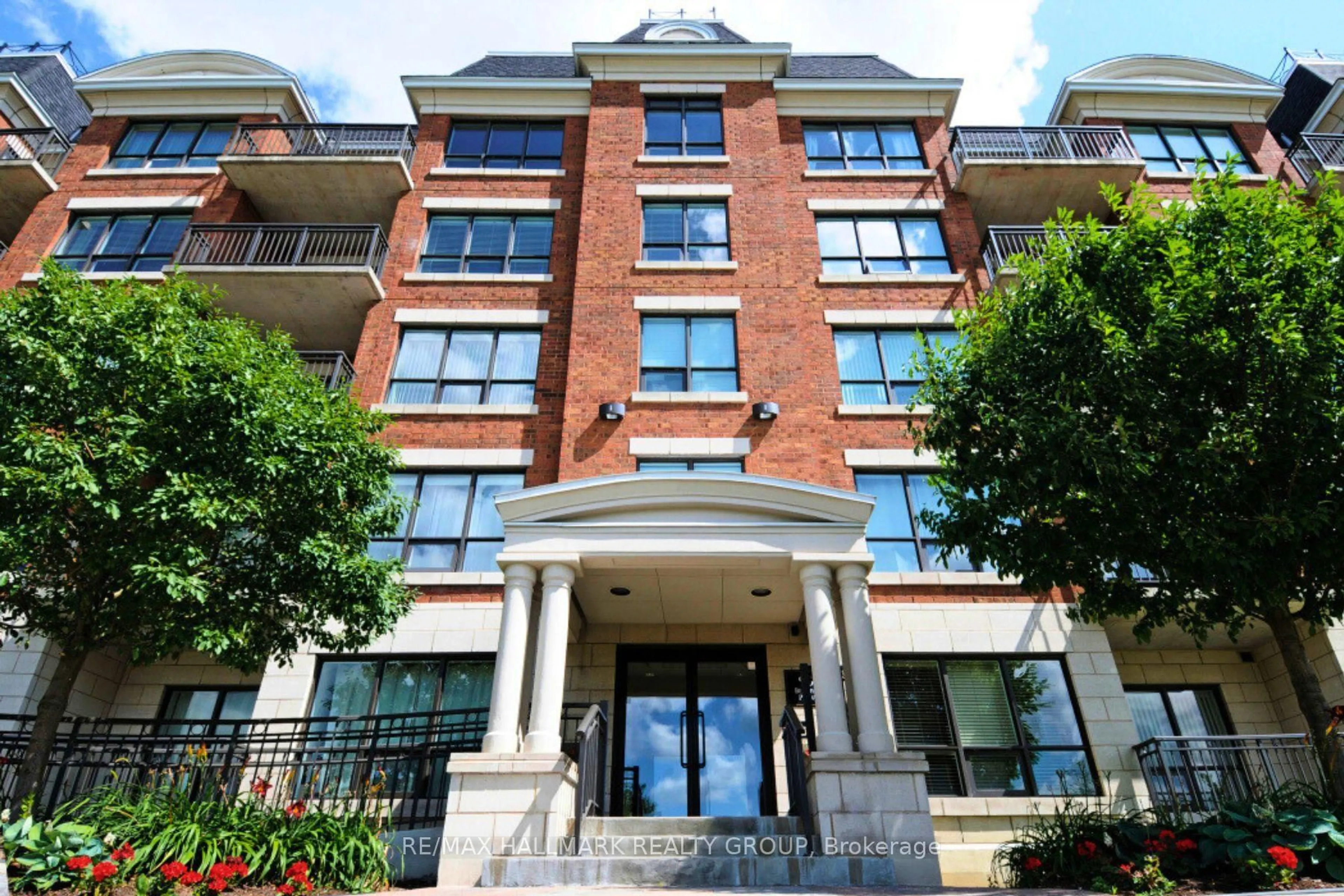 Indoor foyer for 905 BEAUPARC Private #320, Ottawa Ontario K1J 0A2