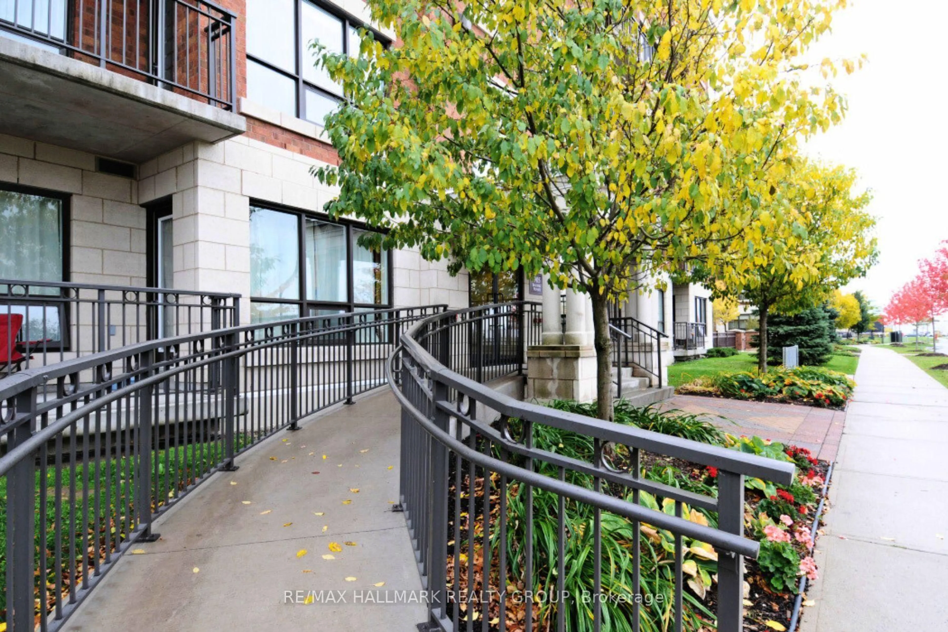 Patio, street for 905 BEAUPARC Private #320, Ottawa Ontario K1J 0A2