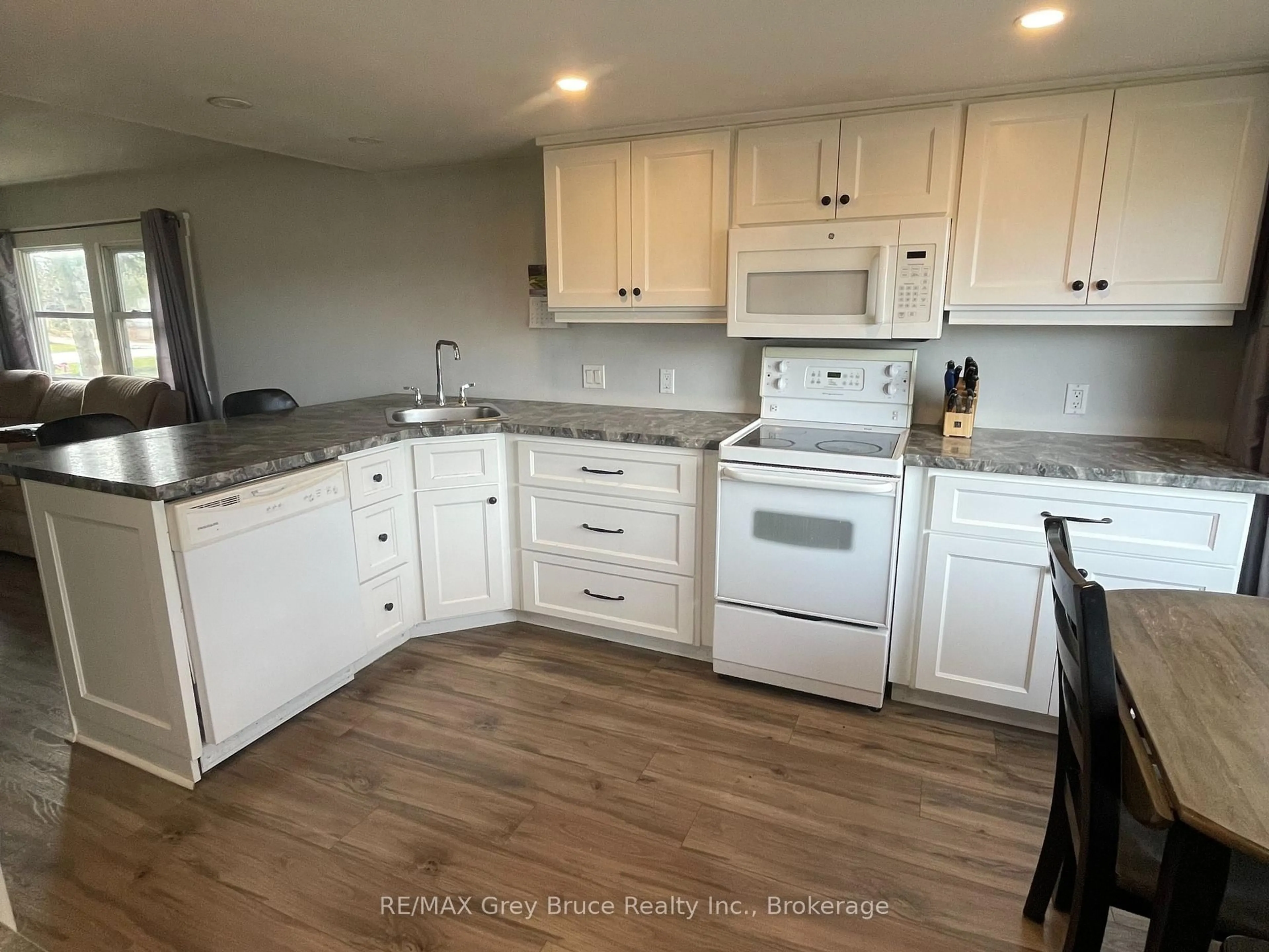 Open concept kitchen, unknown for 102 Grace St, Georgian Bluffs Ontario N0H 2N0