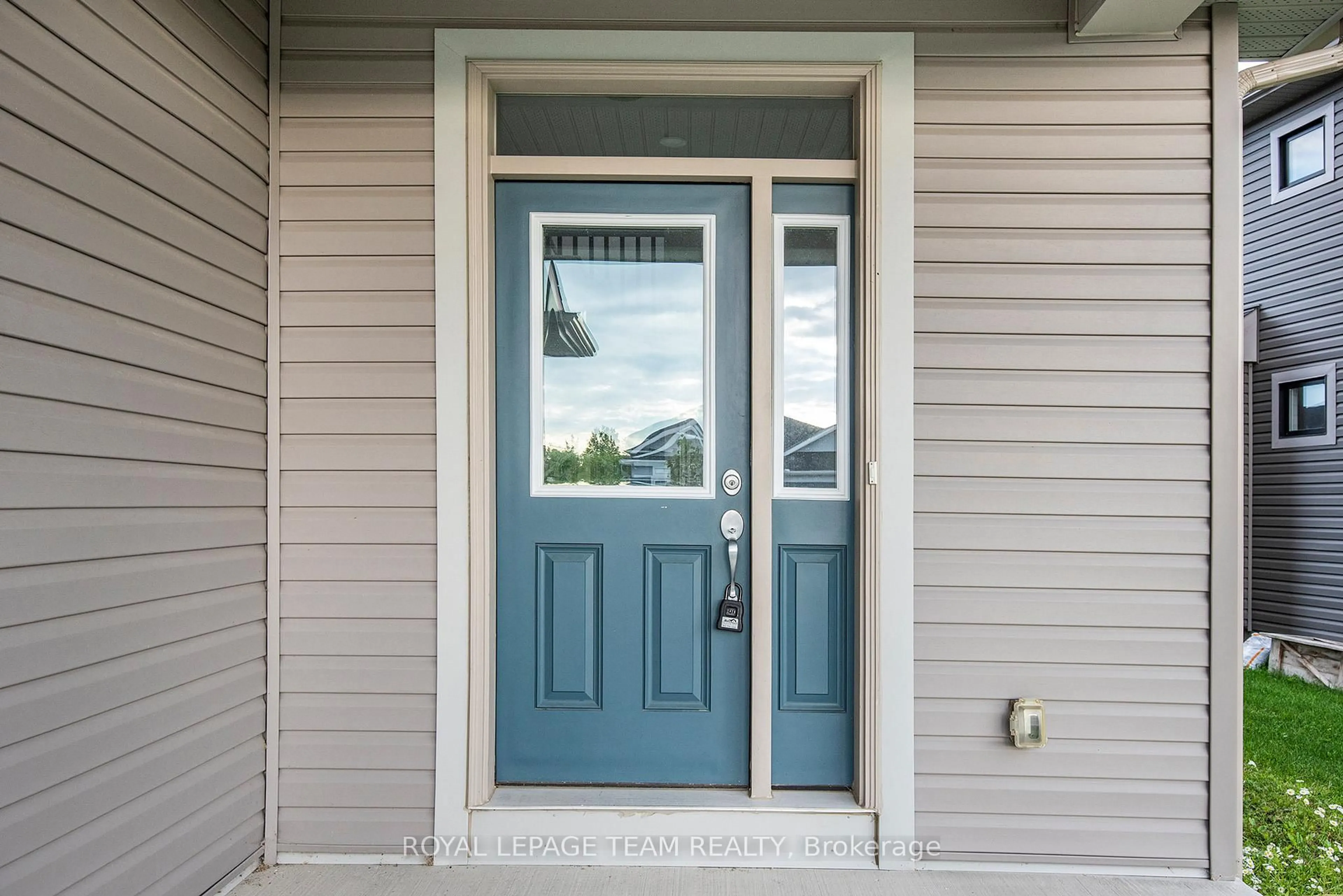 Indoor entryway for 521 Kindred Cres, North Grenville Ontario K0G 1J0