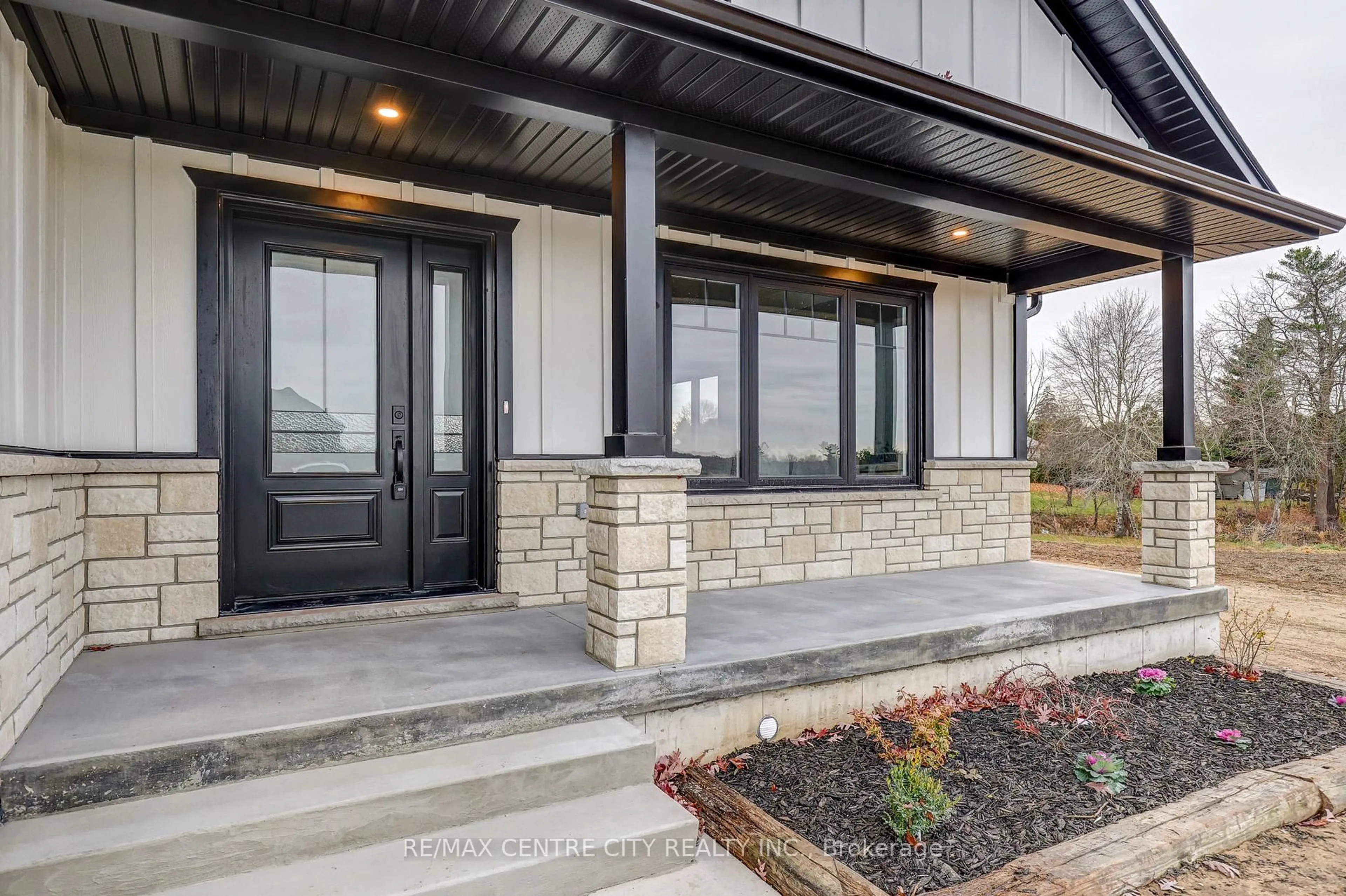 Indoor entryway for 56081 Maverick Crt, Bayham Ontario N0J 1Y0