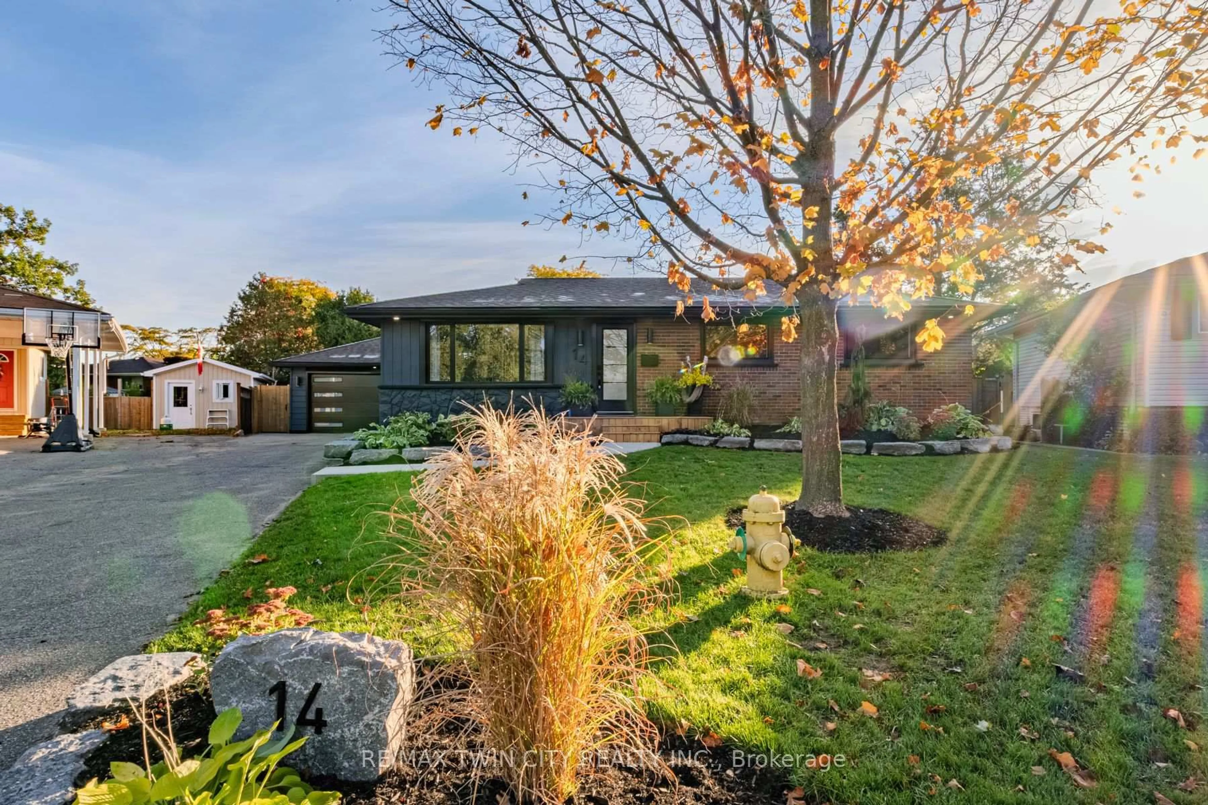 Unknown for 14 Montour Pl, Brantford Ontario N3R 5E5