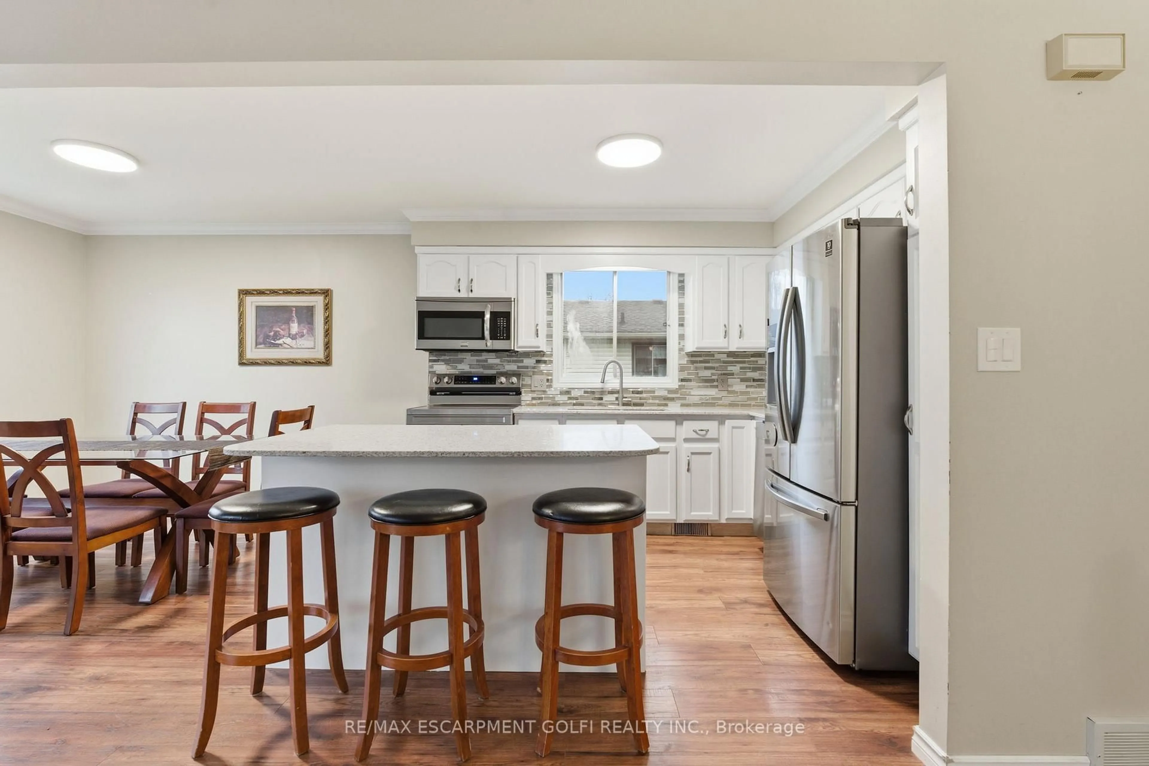 Open concept kitchen, ceramic/tile floor for 85 RICE Rd, Welland Ontario L3C 2V6