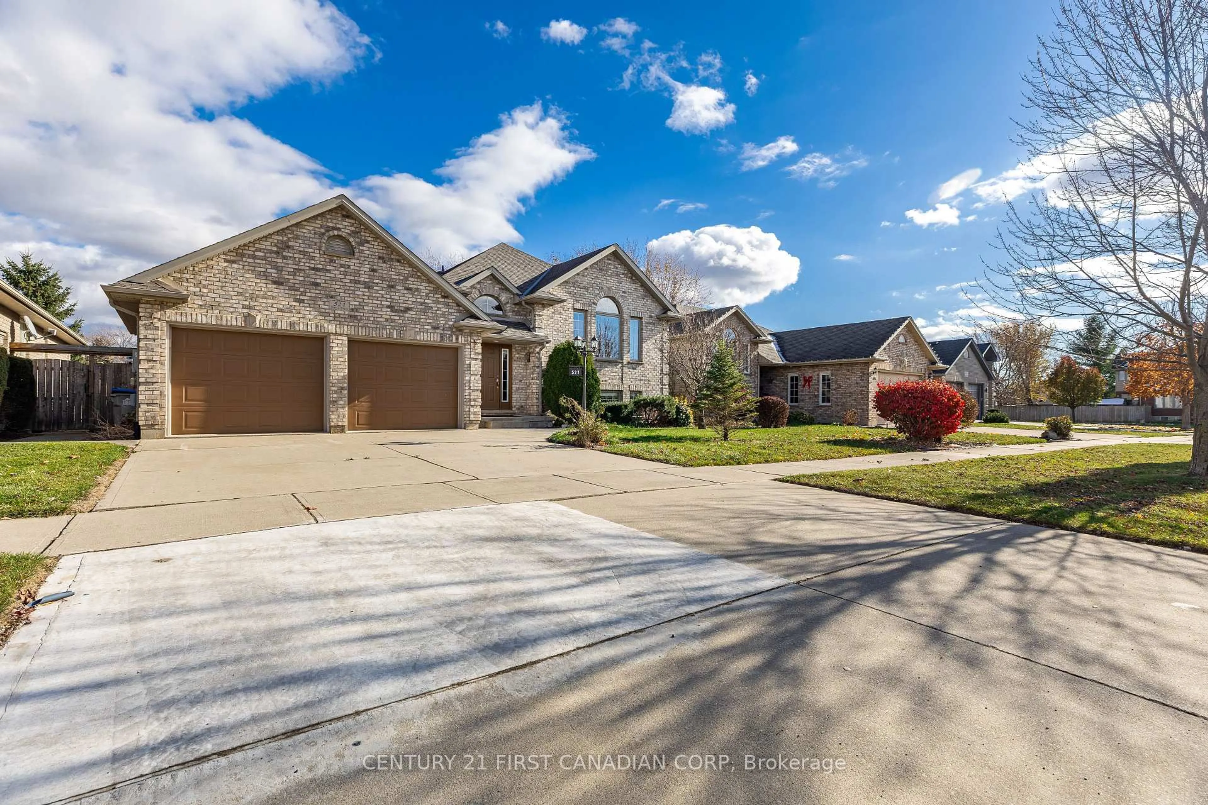 A pic from outside/outdoor area/front of a property/back of a property/a pic from drone, street for 521 Darcy Dr, Strathroy-Caradoc Ontario N7G 4L1