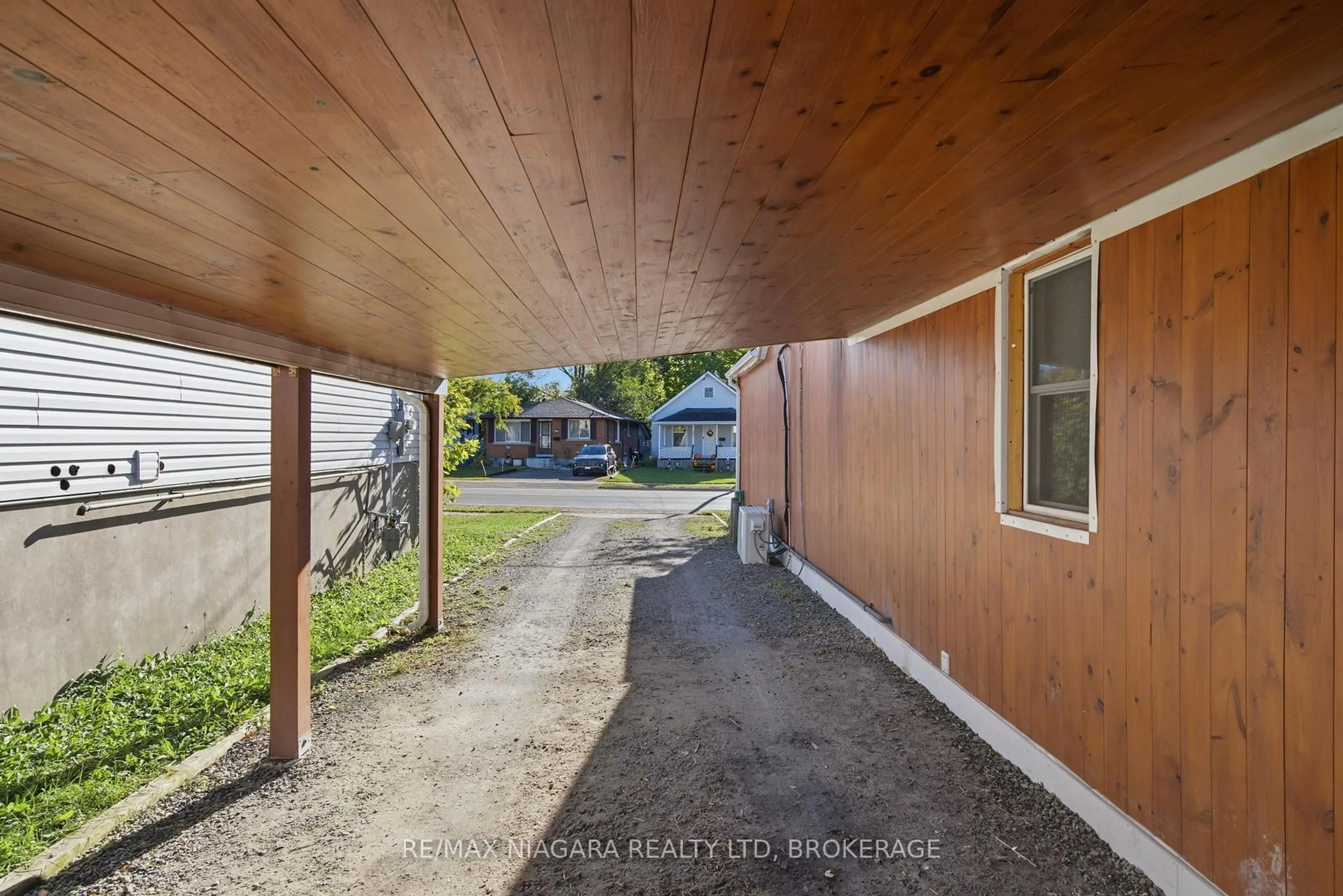 Unknown for 198 Pelham Rd, St. Catharines Ontario L2S 1W7