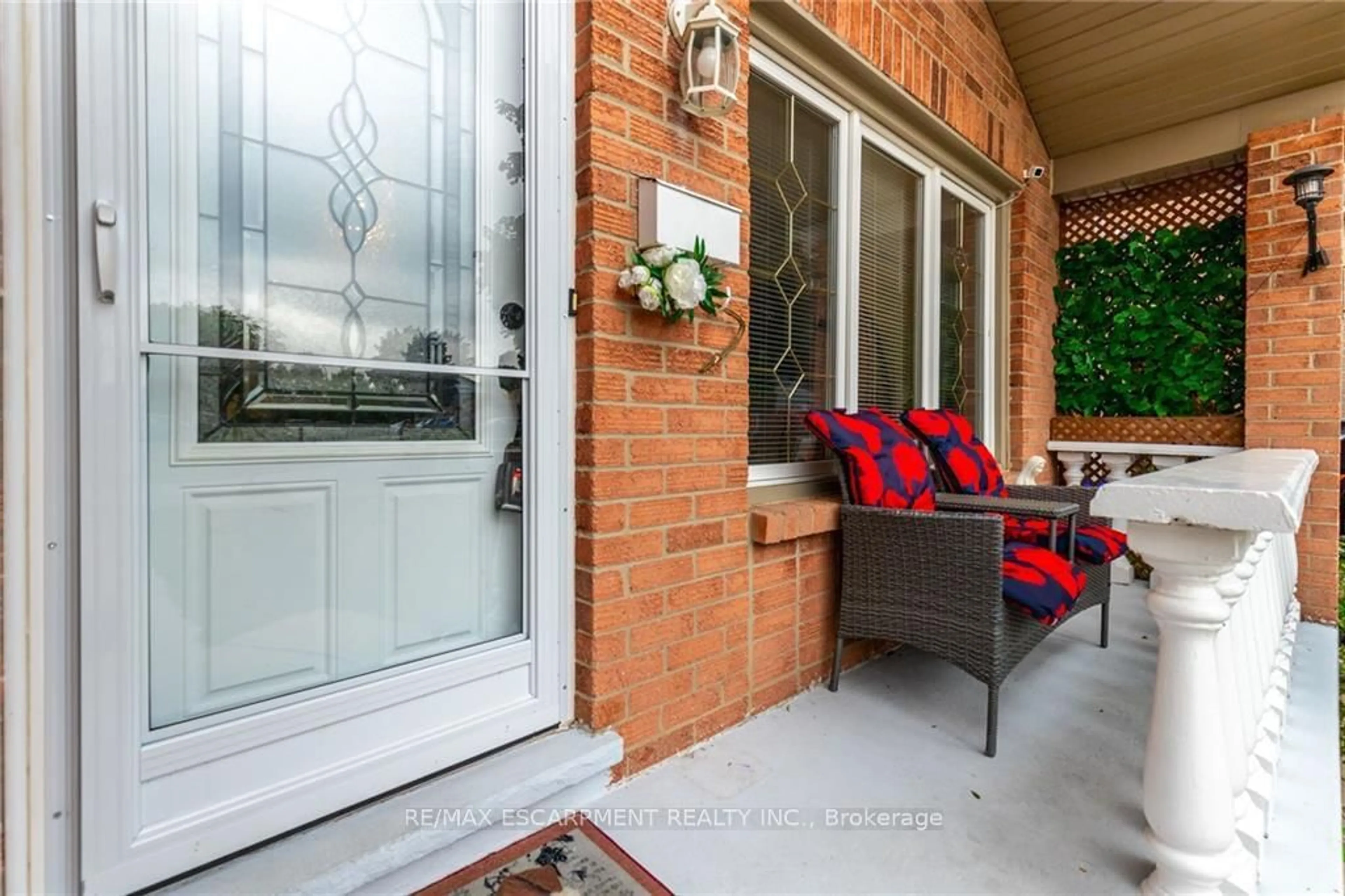 Unknown for 5 Twinoaks Cres, Hamilton Ontario L8J 2E6