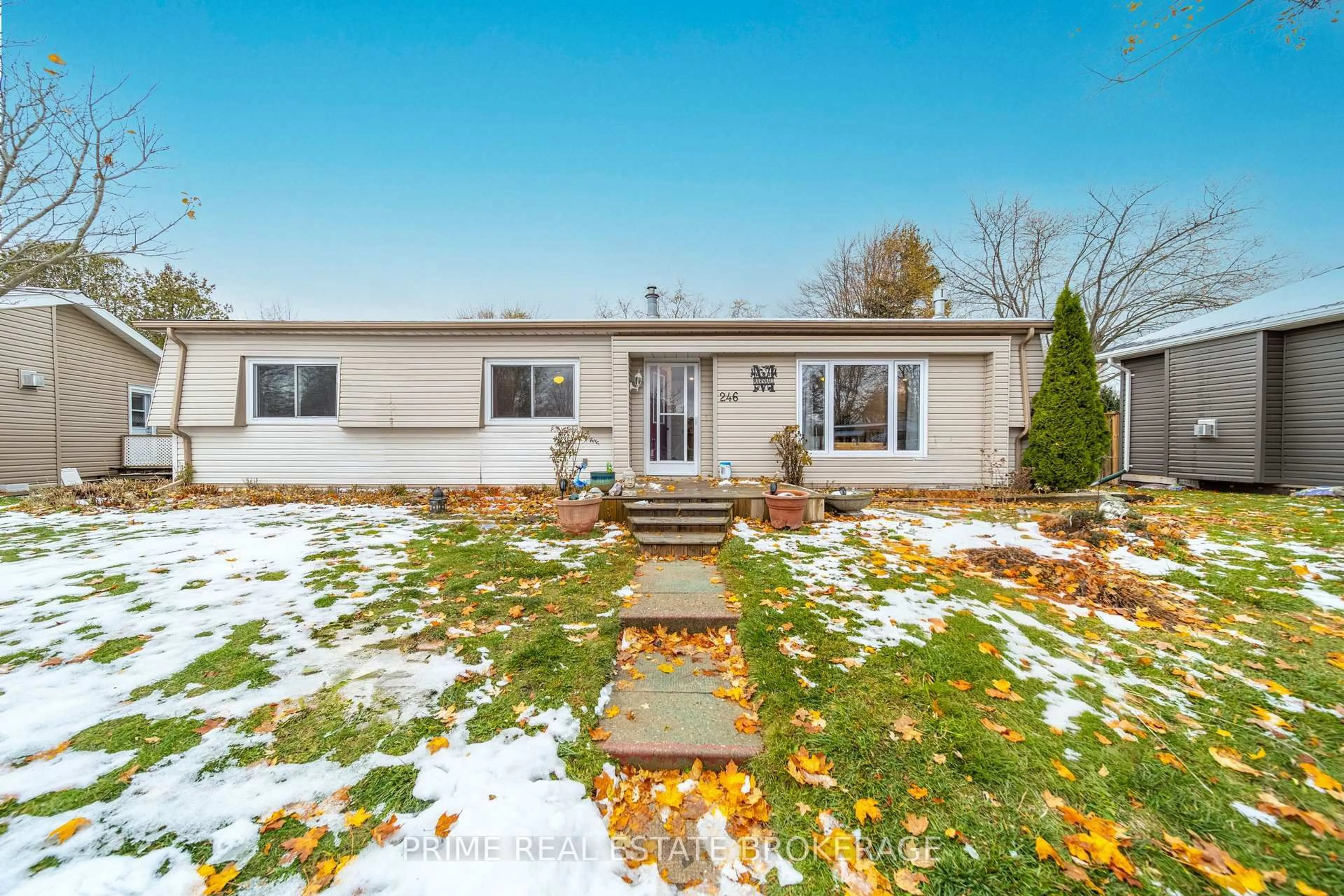 Home with vinyl exterior material, unknown for 246 Southwinds Crt, South Huron Ontario N0M 1T0