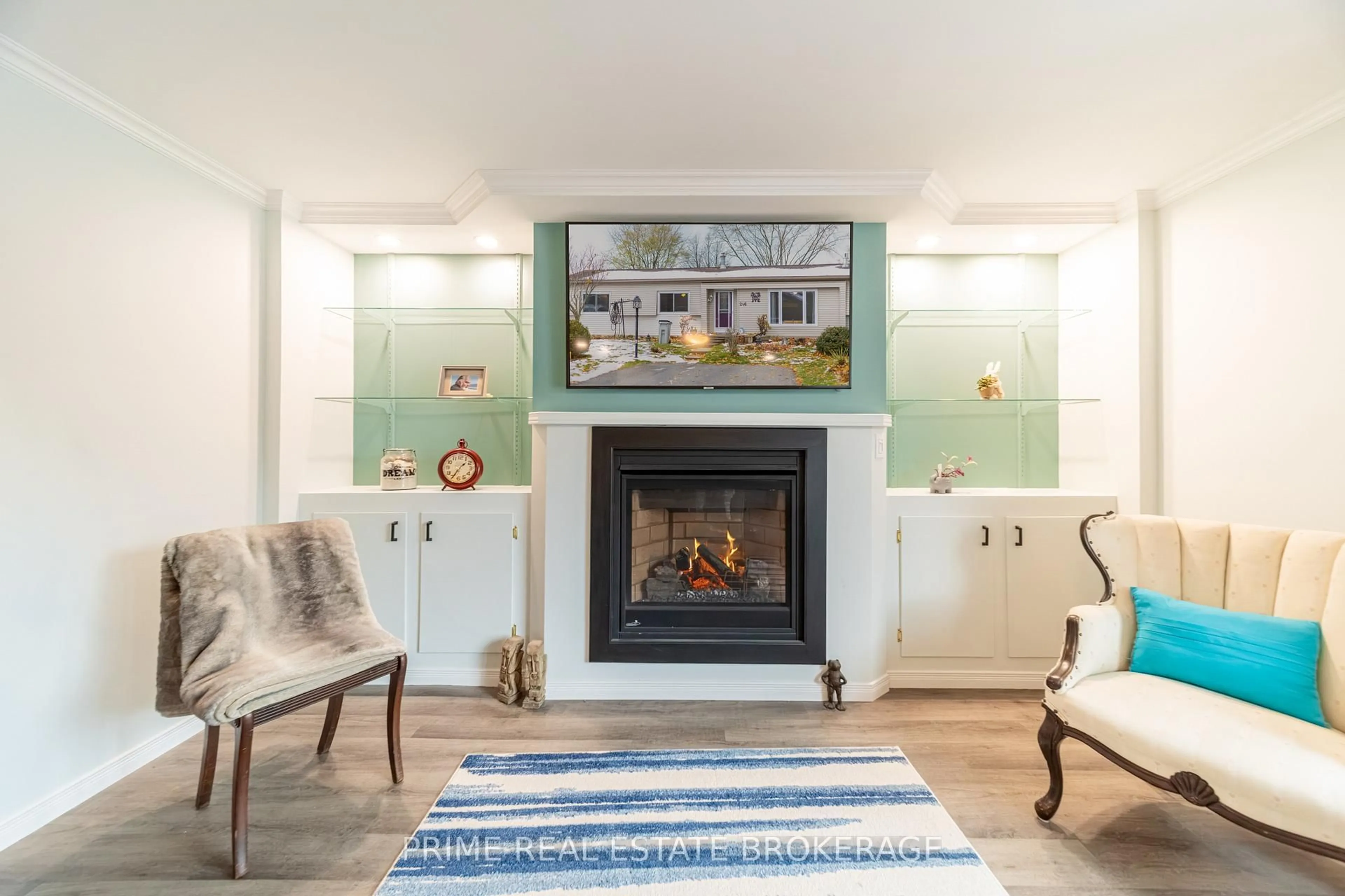 Living room with furniture, unknown for 246 Southwinds Crt, South Huron Ontario N0M 1T0