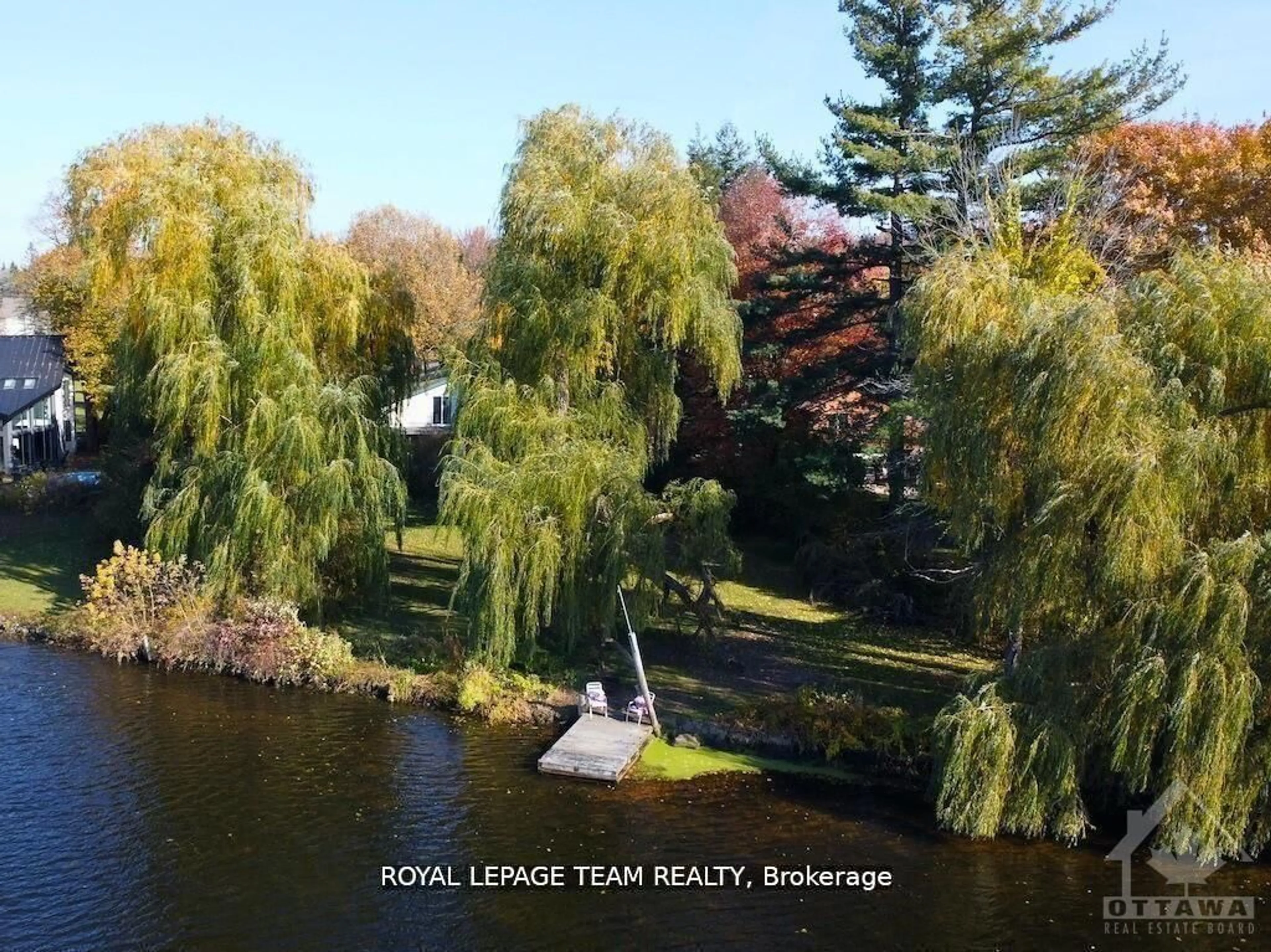 Blurry image for 2322 Summerside Dr, Ottawa Ontario K4M 1B4