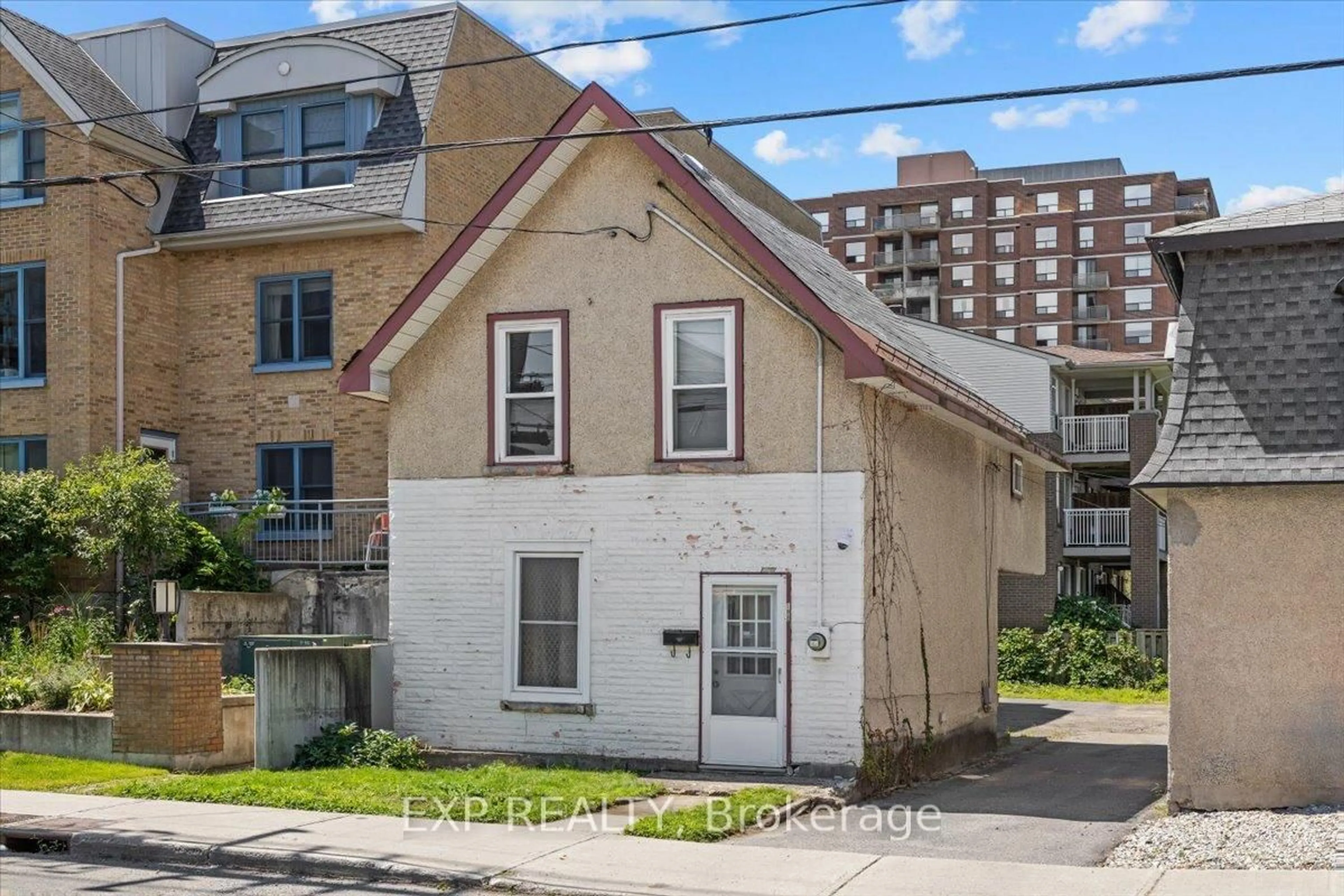 Home with brick exterior material, street for 198 Hinchey Ave, Ottawa Ontario K1Y 1L7