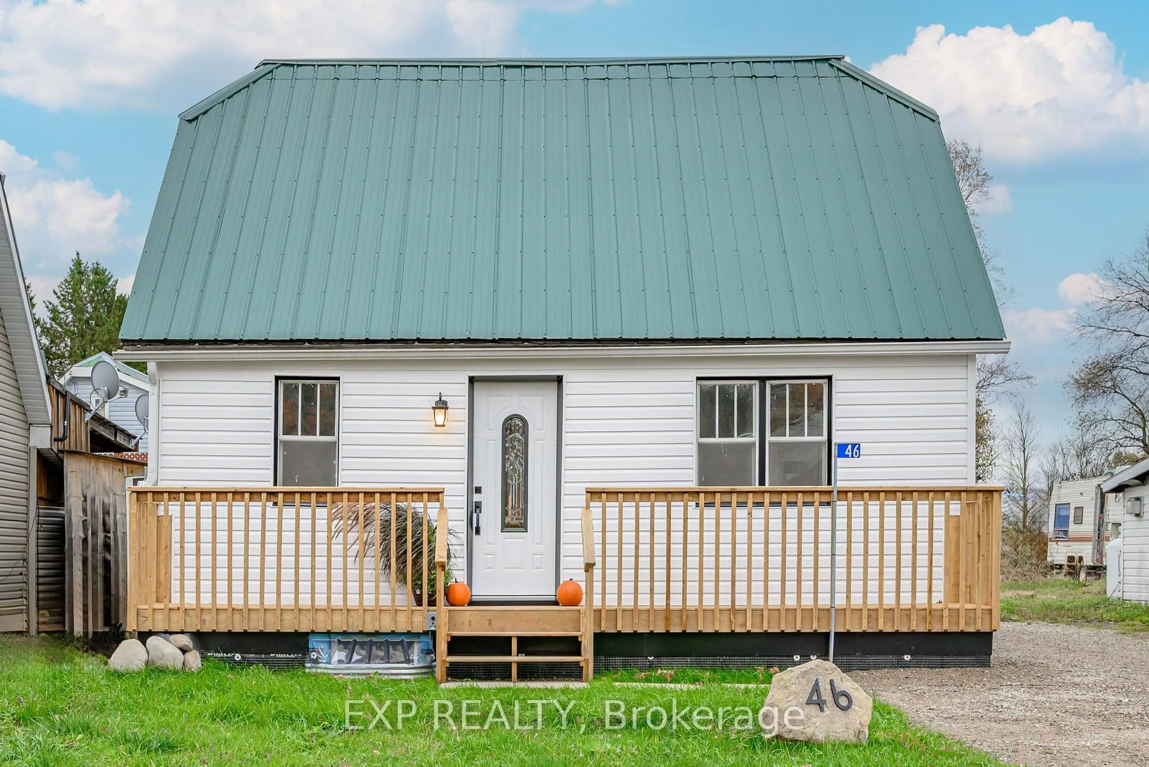 A pic from outside/outdoor area/front of a property/back of a property/a pic from drone, building for 46 Young St, Maynooth Ontario K0L 2S0