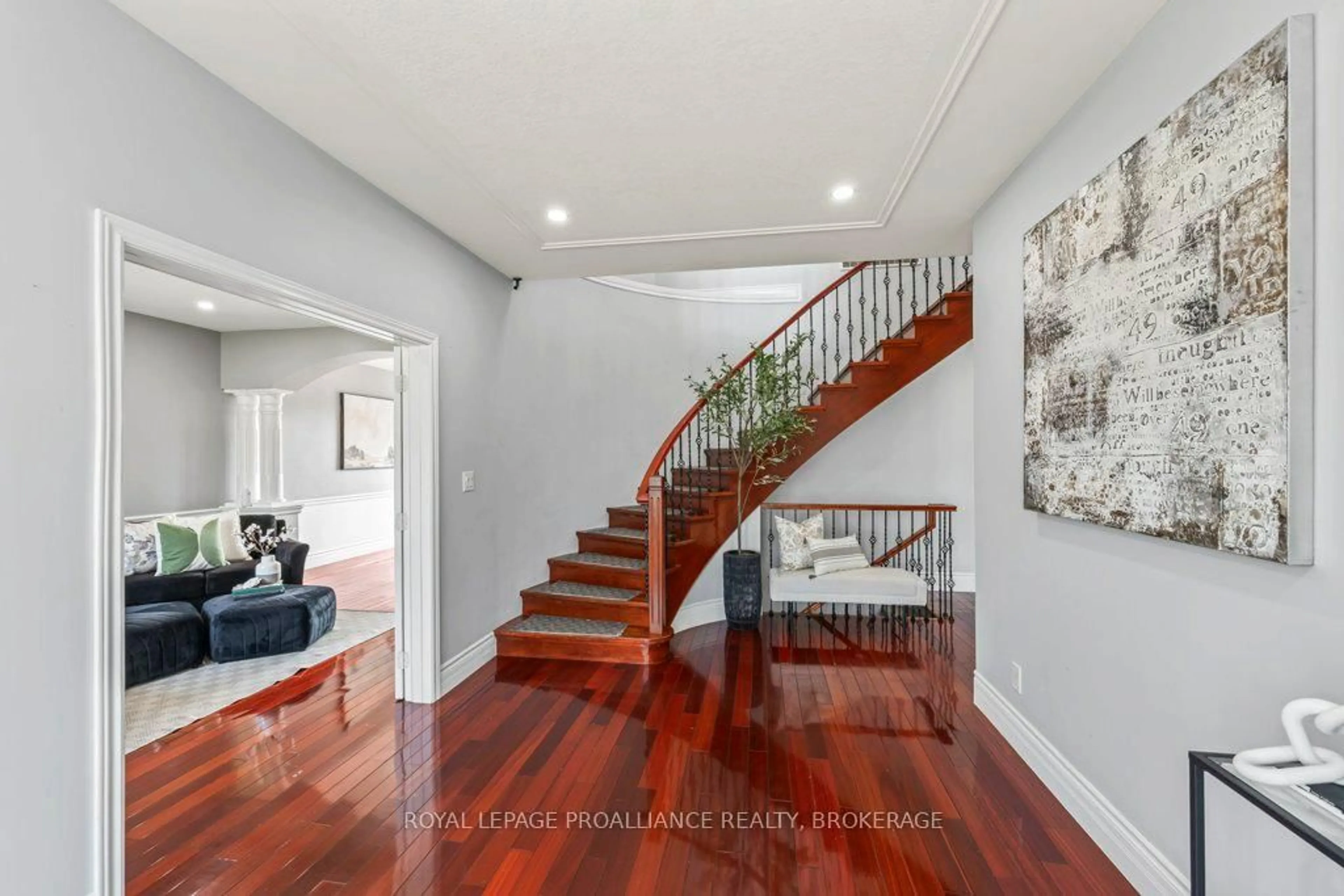 Indoor foyer for 1058 Lucas Rd, Bissett Creek Ontario K0H 2H0