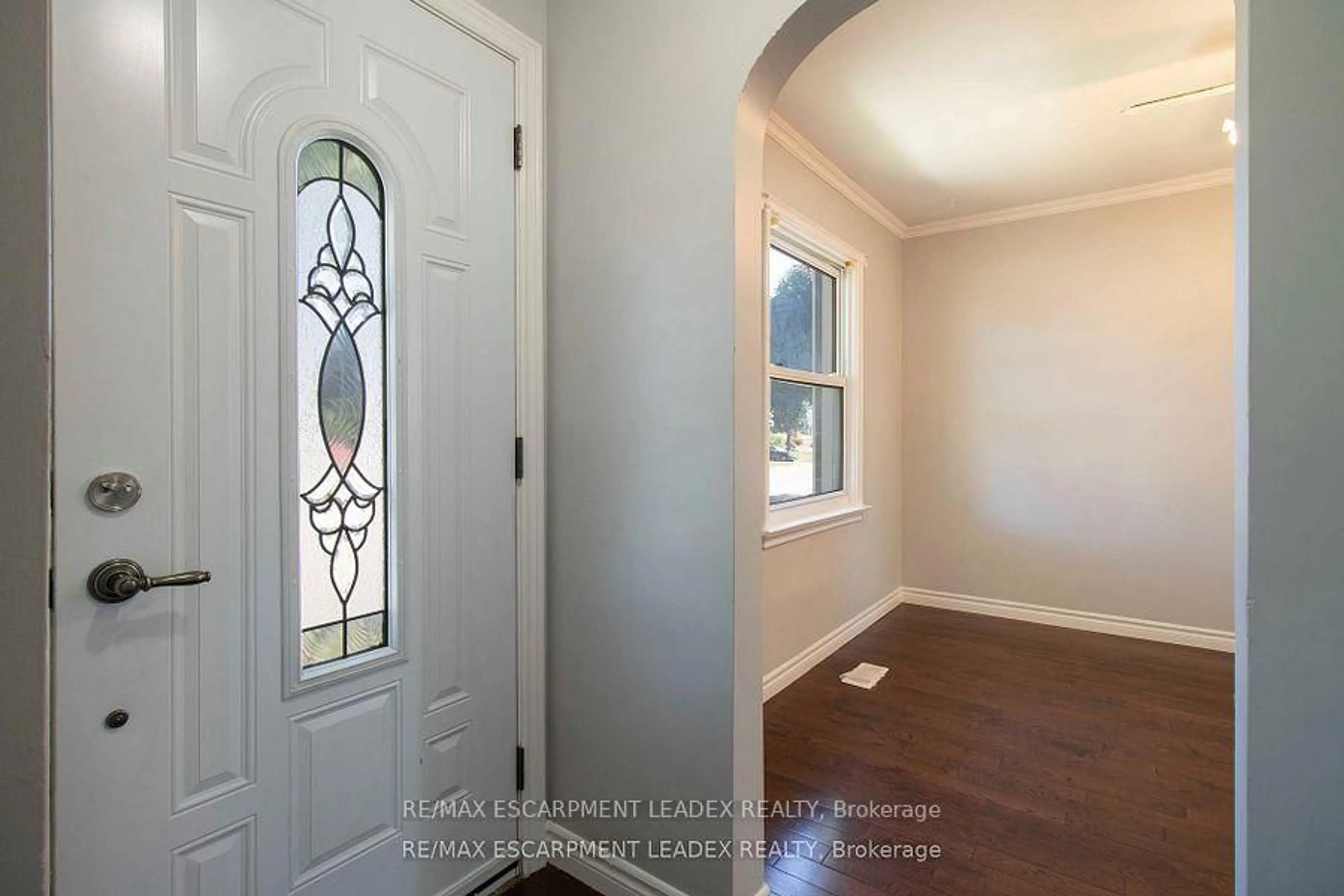 Indoor entryway for 22 Nancy St, Hamilton Ontario L8T 3L8