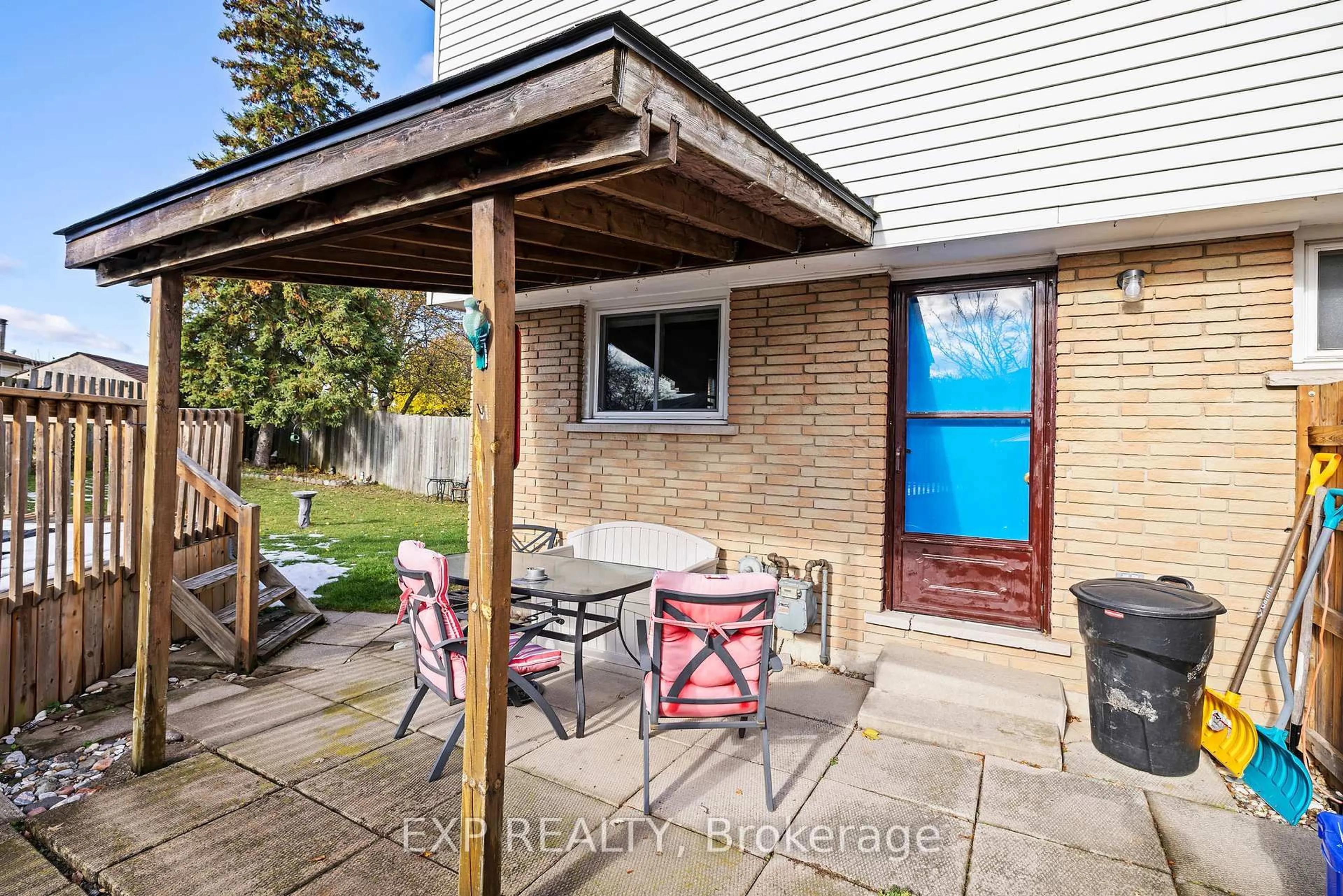 Patio, street for 9 Cleveland Pl, Hamilton Ontario L8J 1M9