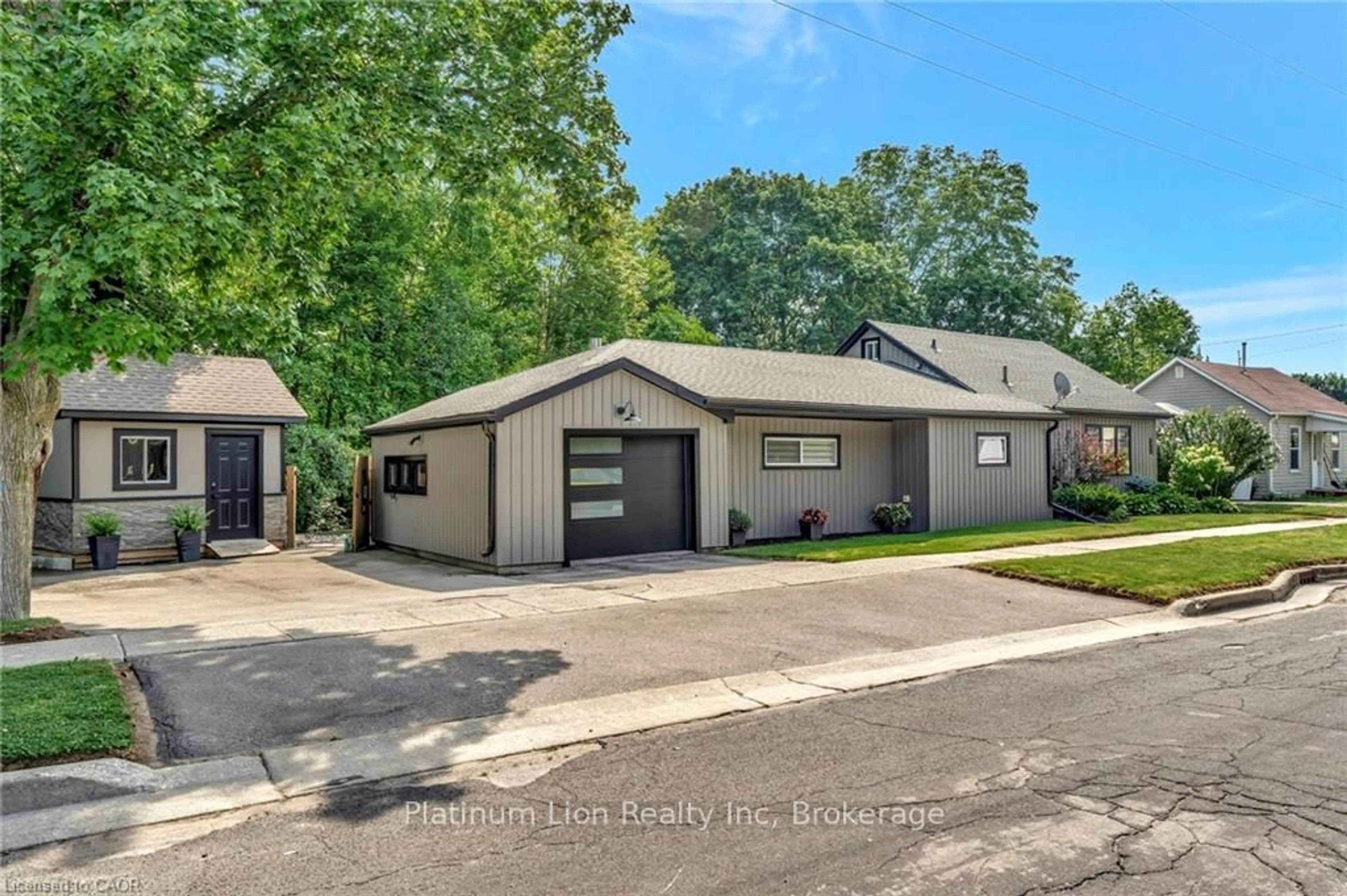 Home with vinyl exterior material, street for 275 Talbot St, Norfolk Ontario N3Y 3X2