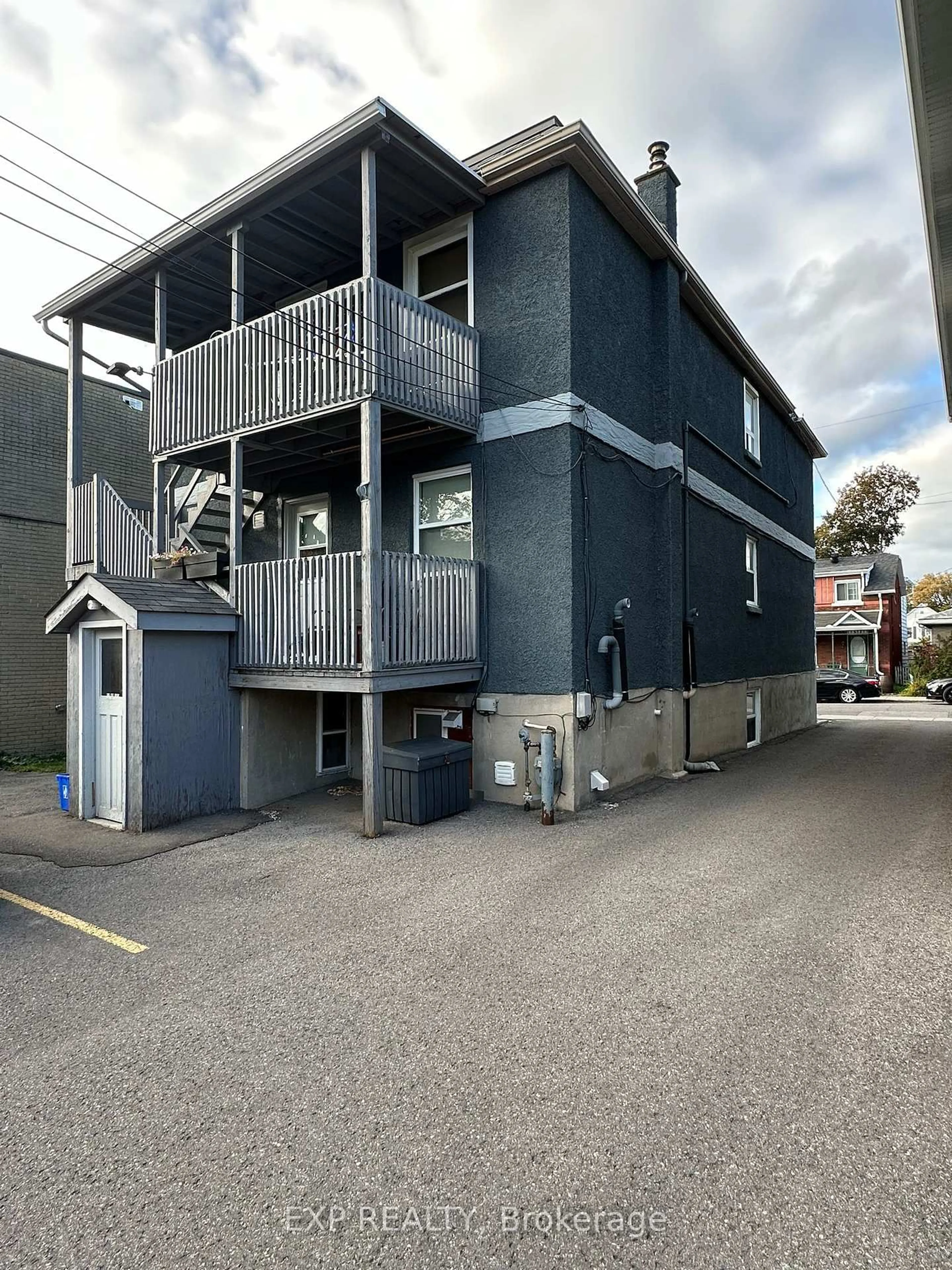 A pic from outside/outdoor area/front of a property/back of a property/a pic from drone, street for 214 CARILLON St, Ottawa Ontario K1L 5X8