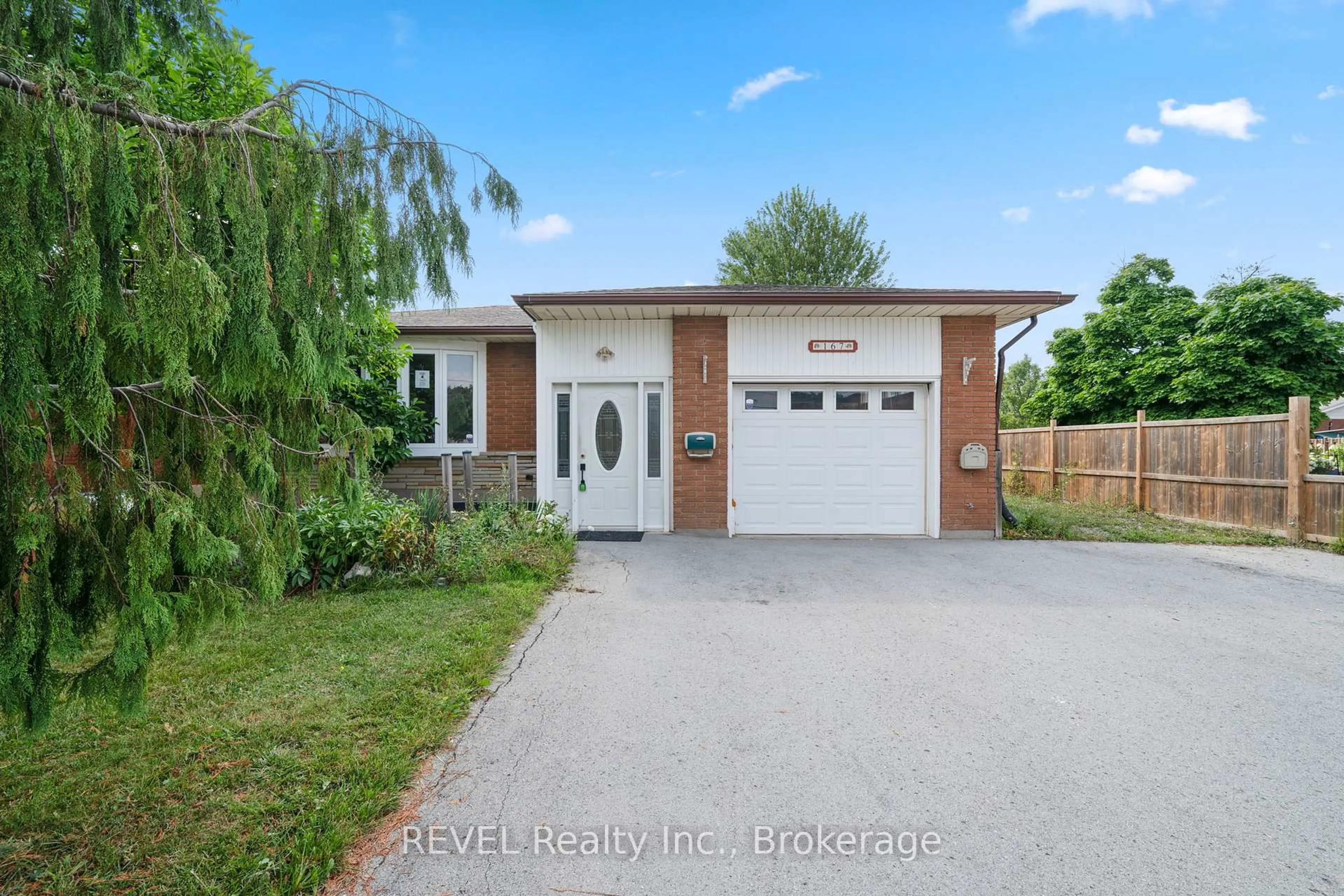 Home with brick exterior material, street for 167 Wellington St, Welland Ontario L3B 3N2