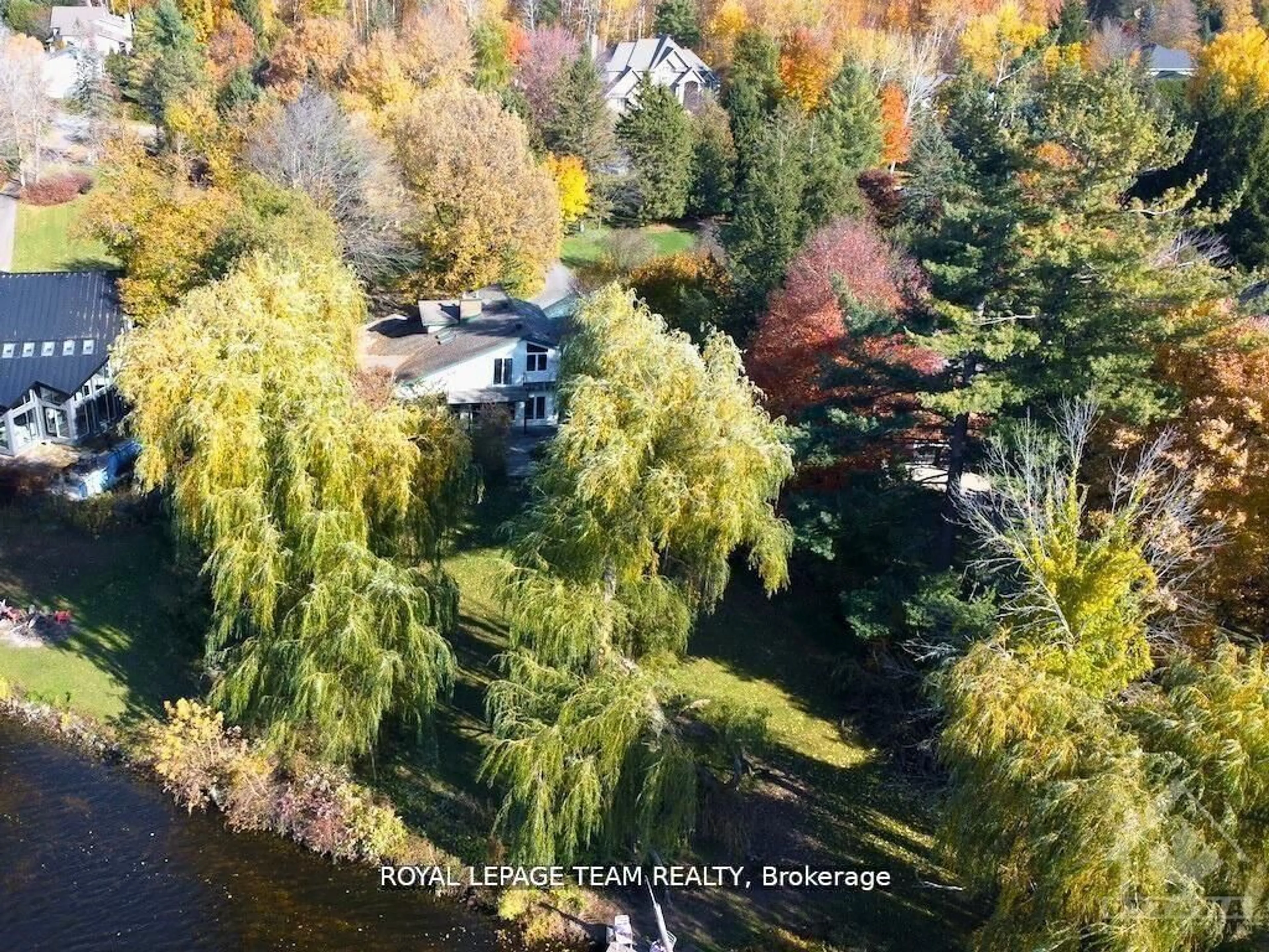 A pic from outside/outdoor area/front of a property/back of a property/a pic from drone, water/lake/river/ocean view for 2322 Summerside Dr, Ottawa Ontario K4M 1B4