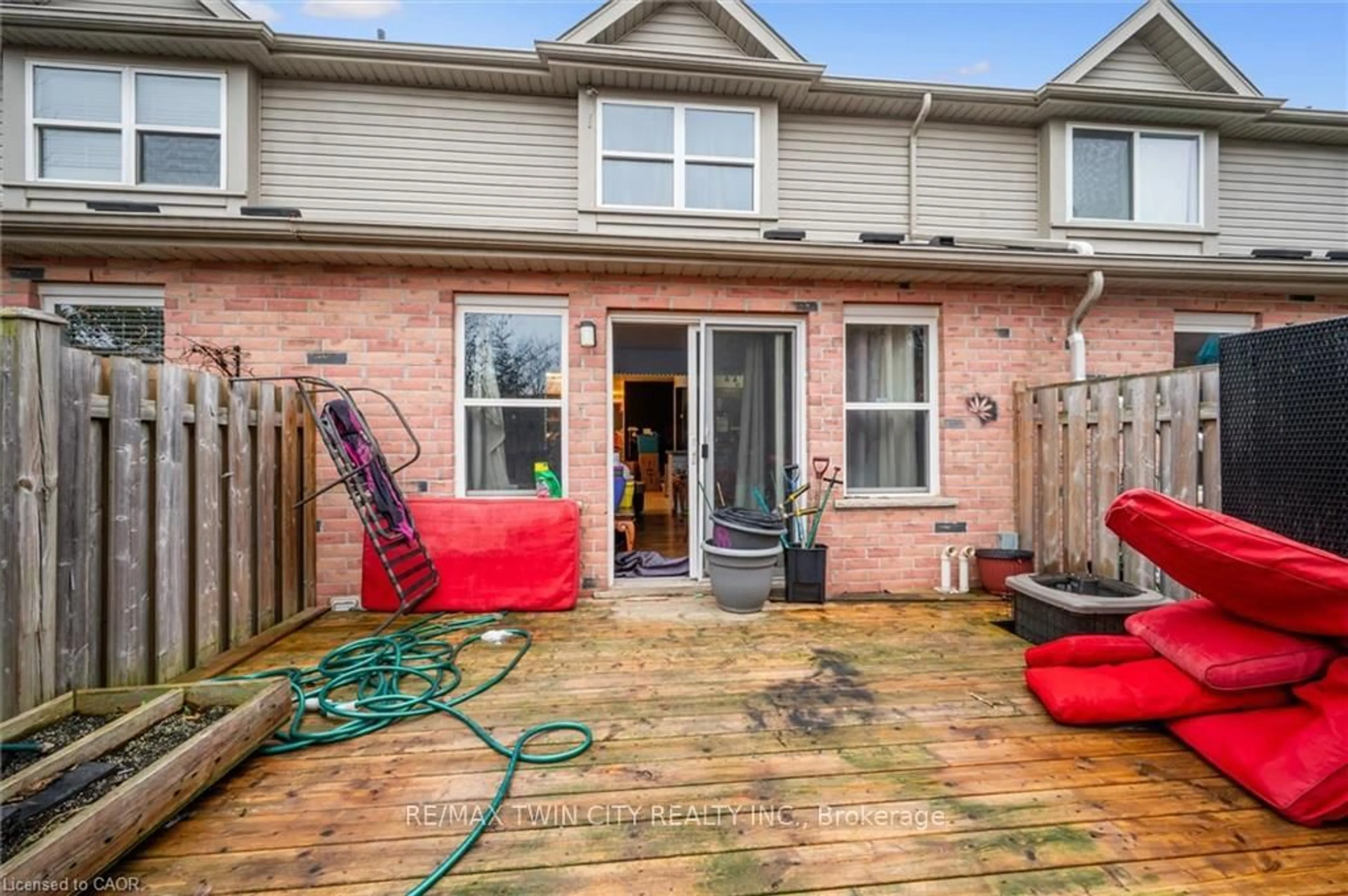 Patio, street for 21 Brookfield Cres, Kitchener Ontario N2E 0A6