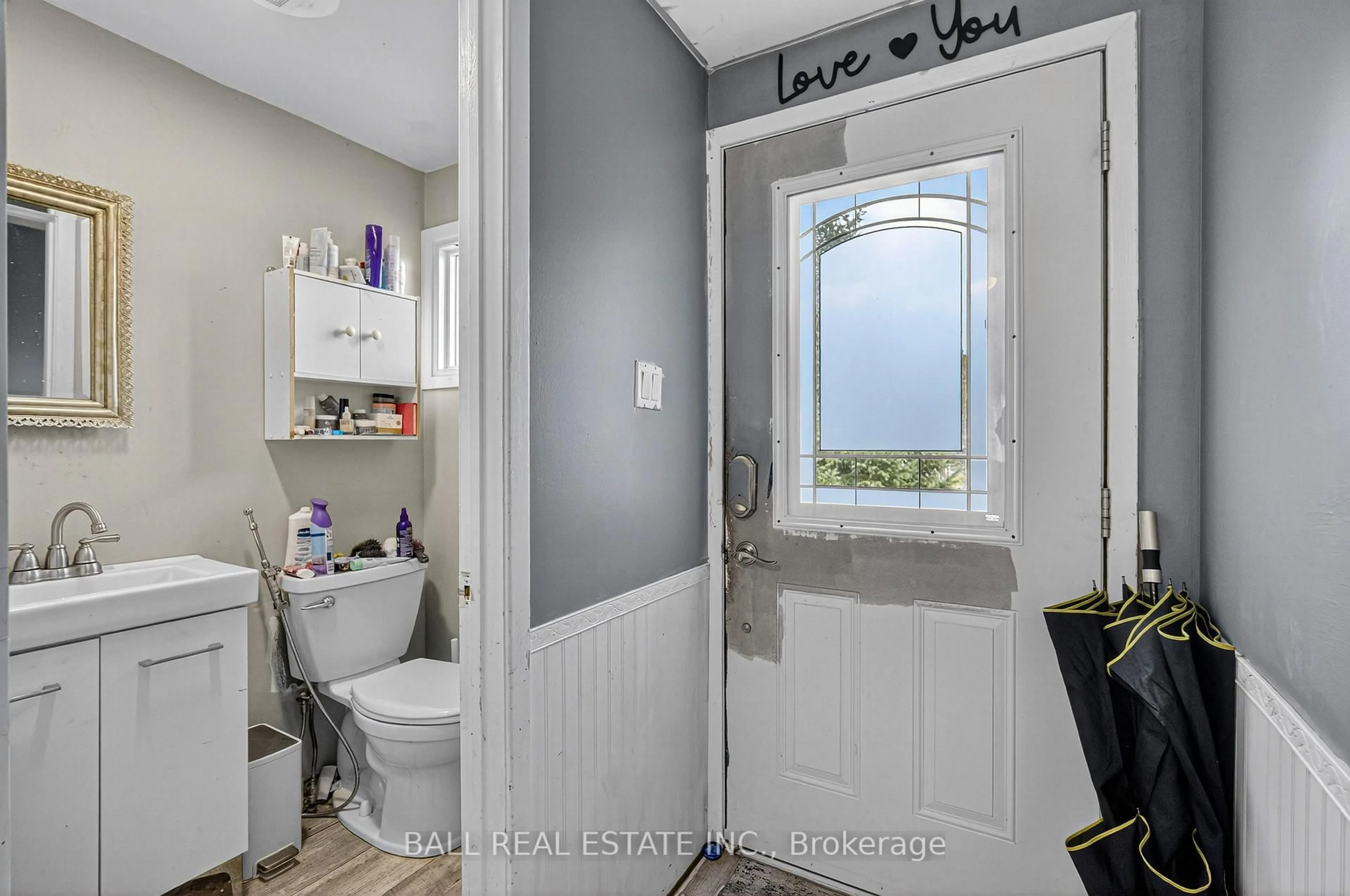 Standard bathroom, ceramic/tile floor for 2131 Walker Ave, Peterborough Ontario K9L 1T6