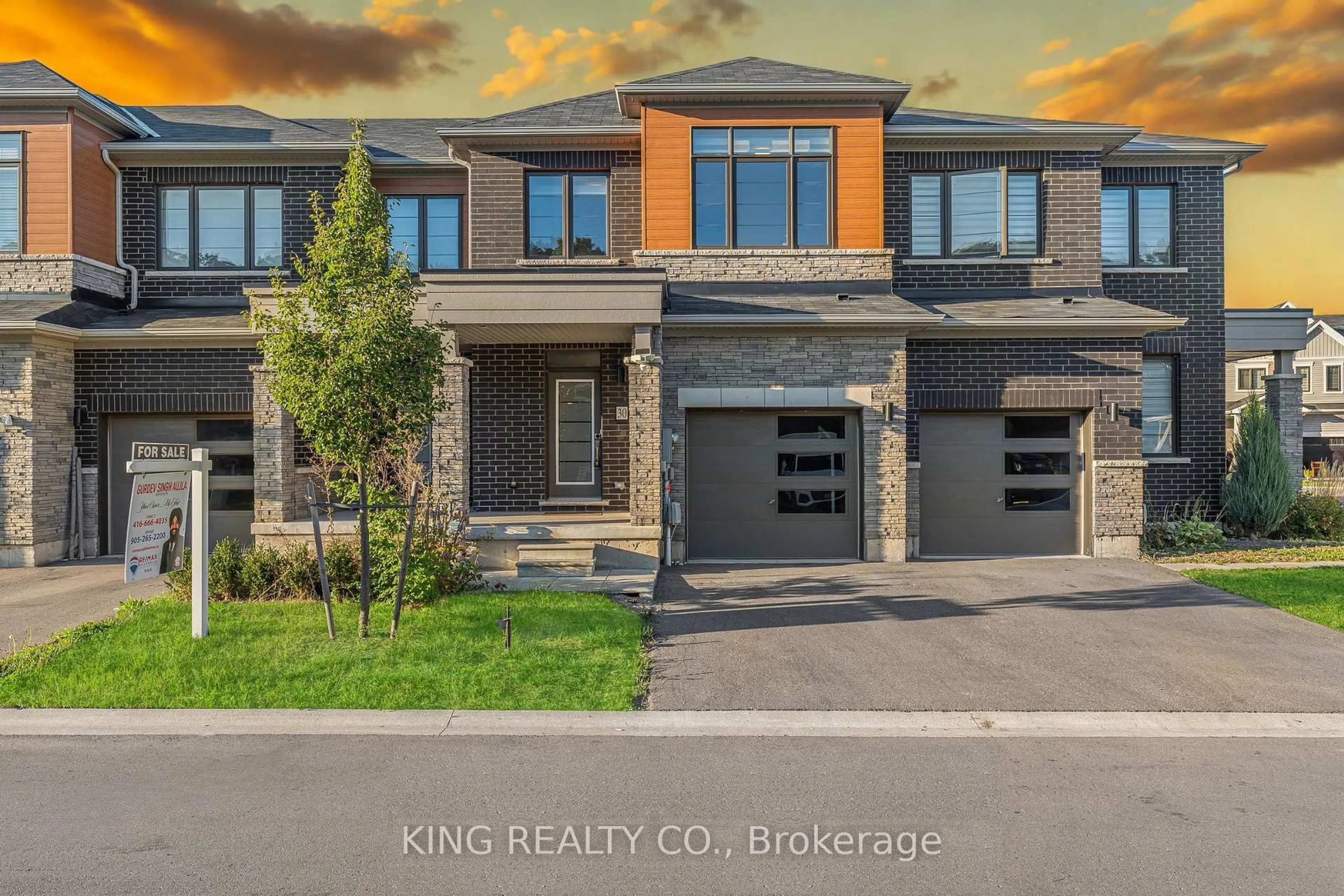 Home with brick exterior material, unknown for 8273 Tulip Tree Dr #30, Niagara Falls Ontario L2H 3S8