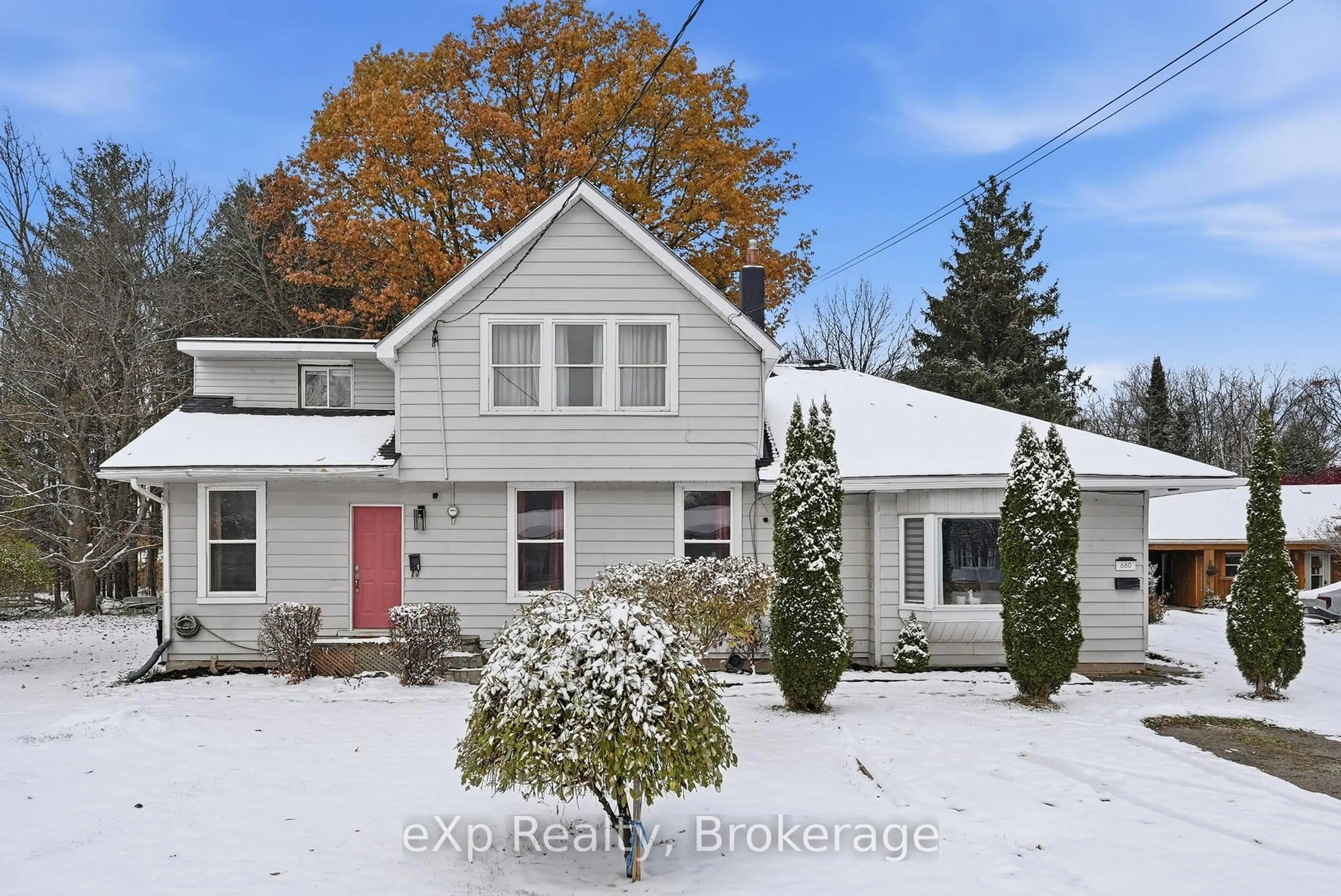 A pic from outside/outdoor area/front of a property/back of a property/a pic from drone, street for 680 11th St, Owen Sound Ontario N4K 3T3