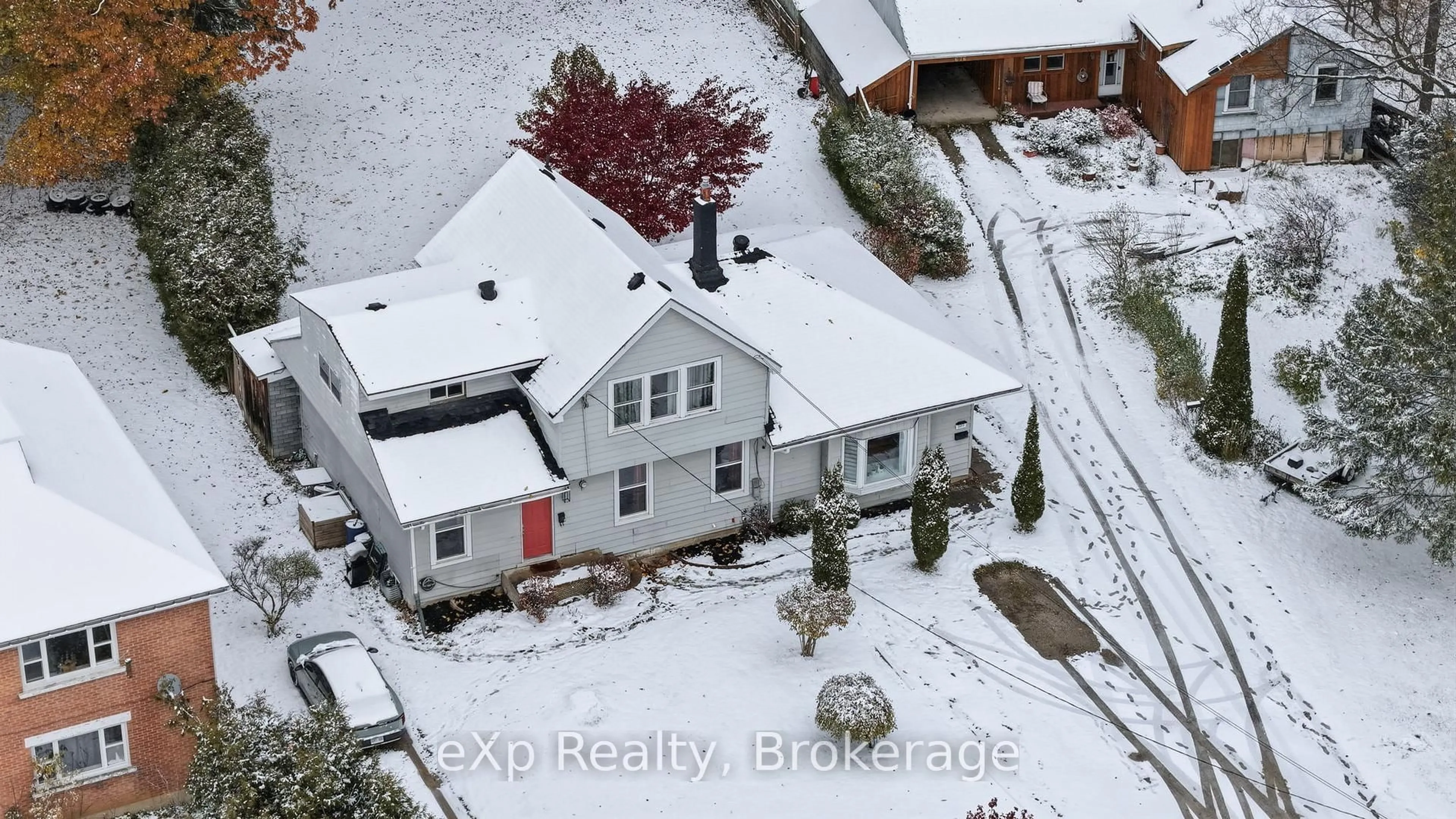 A pic from outside/outdoor area/front of a property/back of a property/a pic from drone, street for 680 11th St, Owen Sound Ontario N4K 3T3