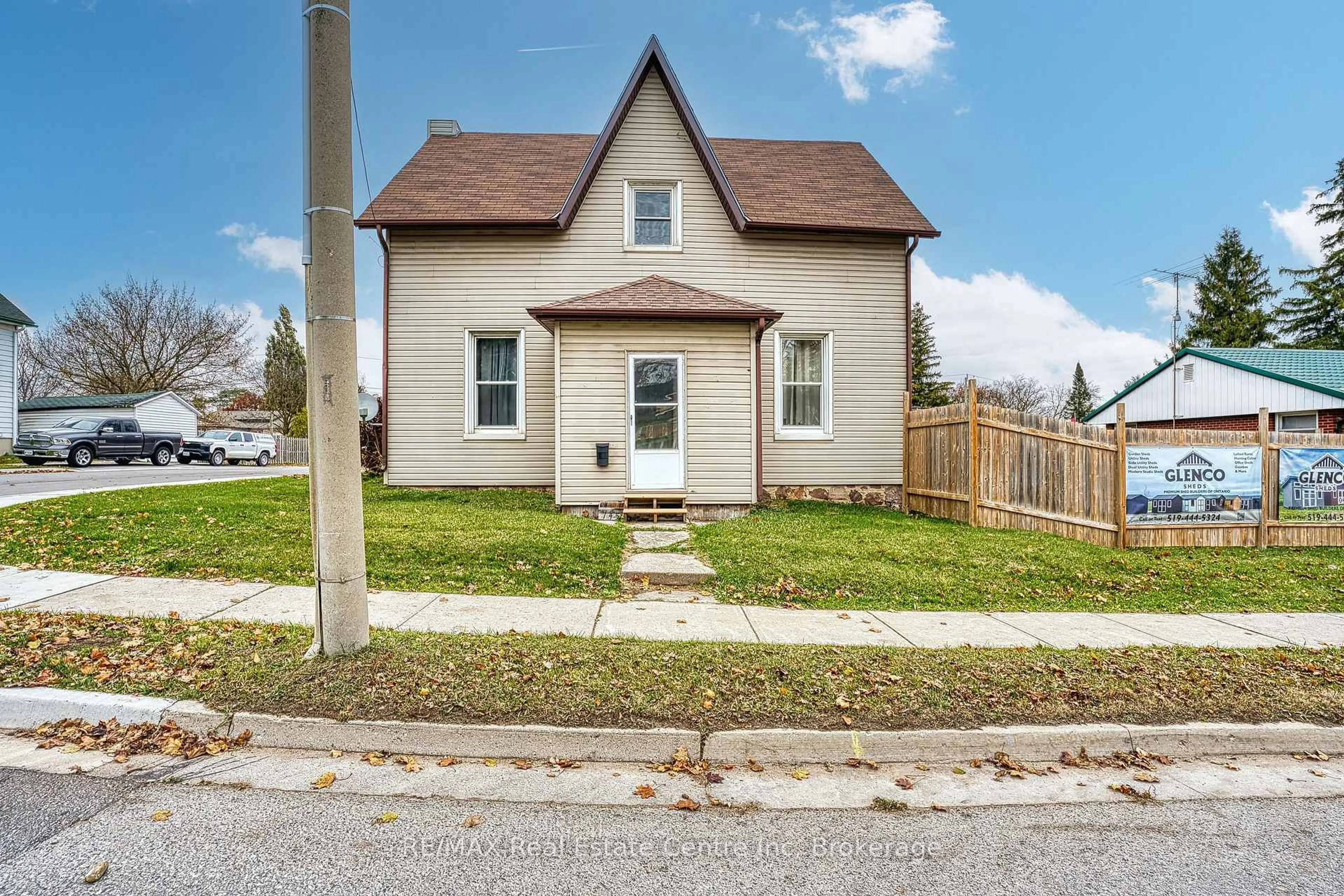 Unknown for 745 Main St, North Perth Ontario N4W 1B2