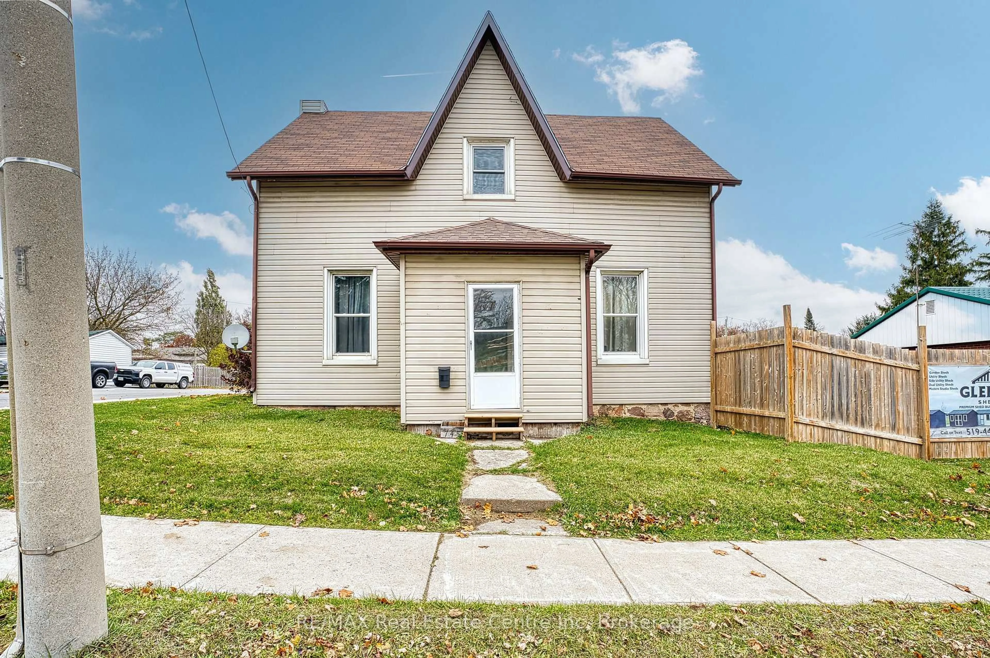 Unknown for 745 Main St, North Perth Ontario N4W 1B2