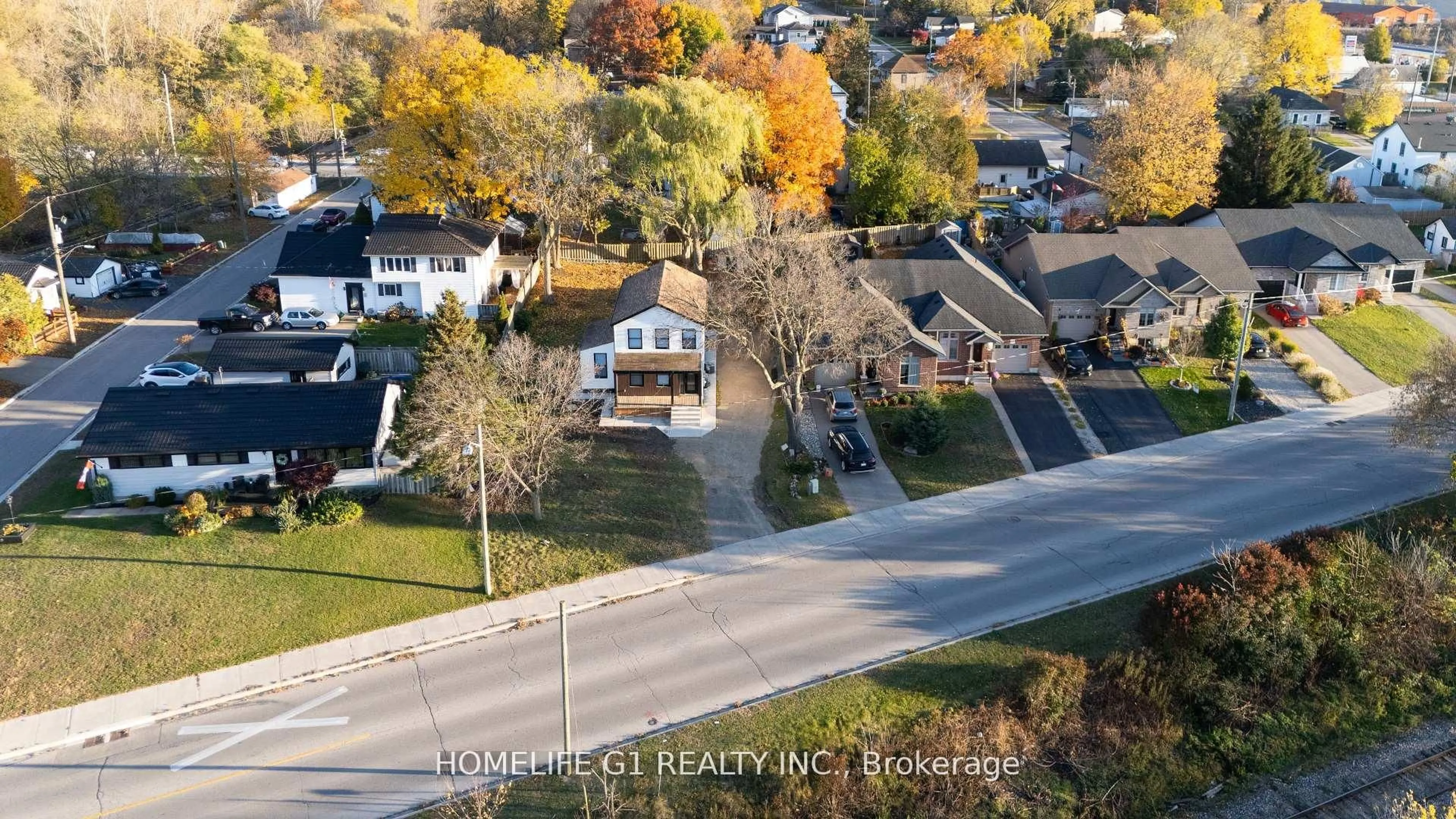 A pic from outside/outdoor area/front of a property/back of a property/a pic from drone, street for 241 Charles St, Ingersoll Ontario N5C 2M5