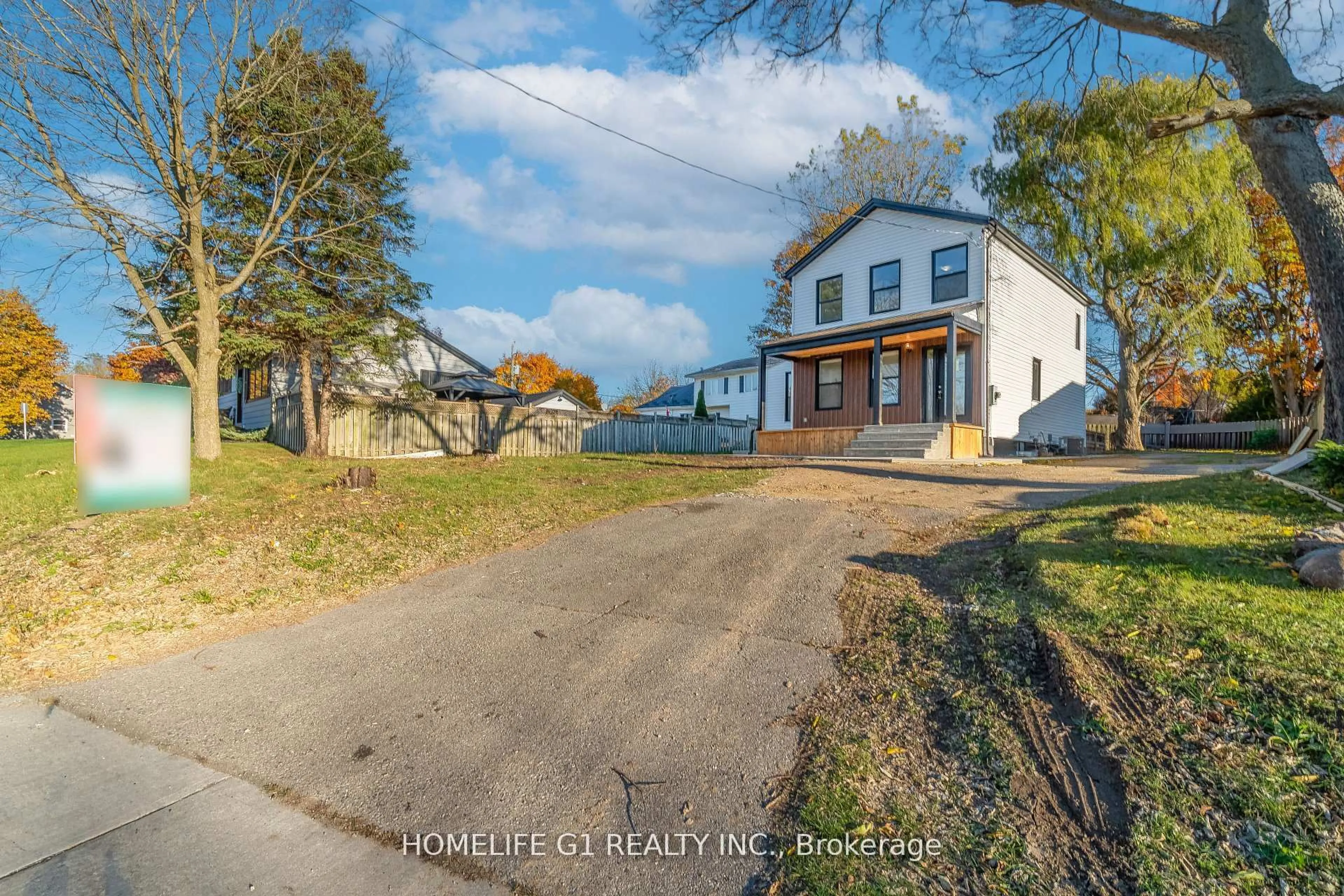 A pic from outside/outdoor area/front of a property/back of a property/a pic from drone, street for 241 Charles St, Ingersoll Ontario N5C 2M5