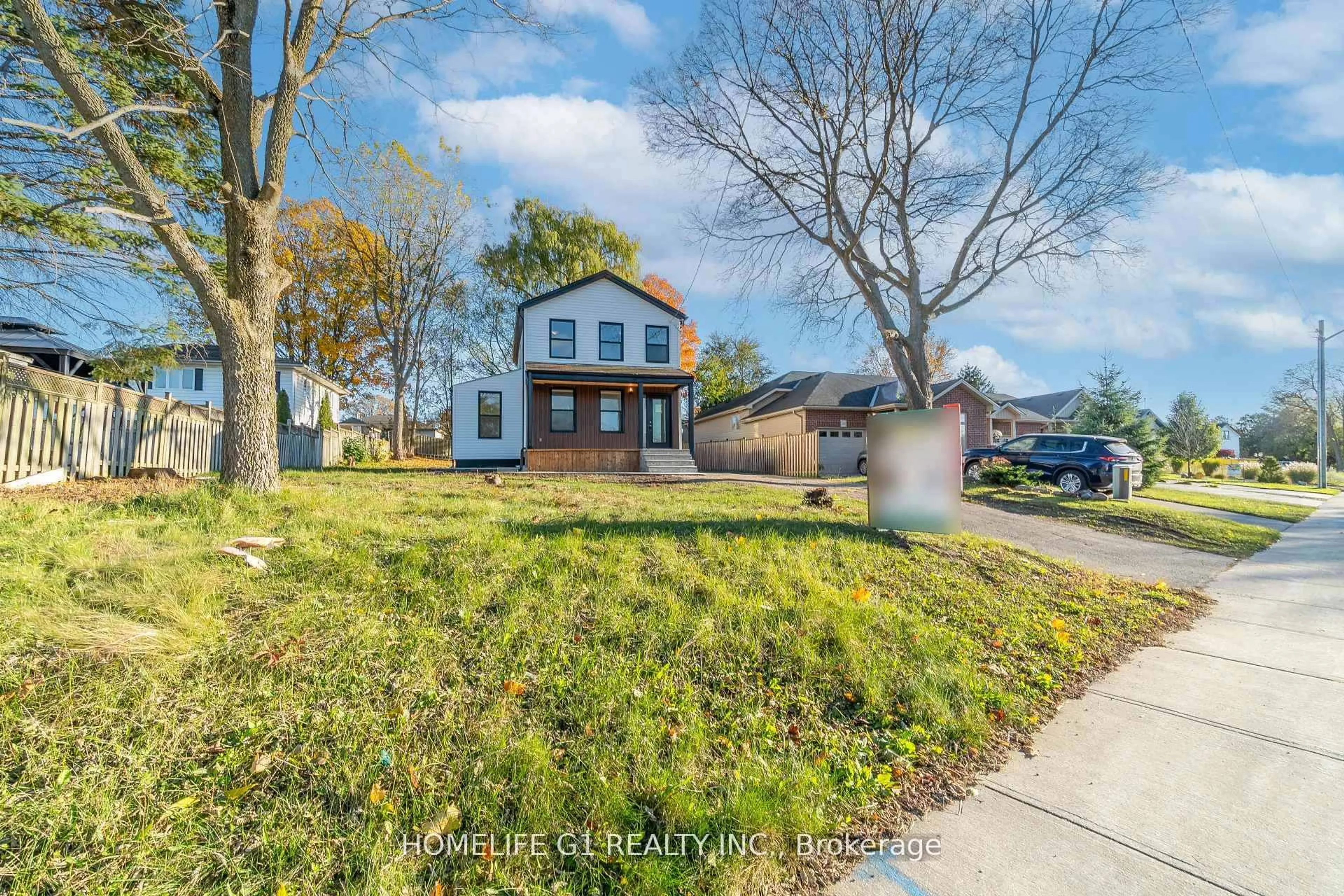 A pic from outside/outdoor area/front of a property/back of a property/a pic from drone, street for 241 Charles St, Ingersoll Ontario N5C 2M5