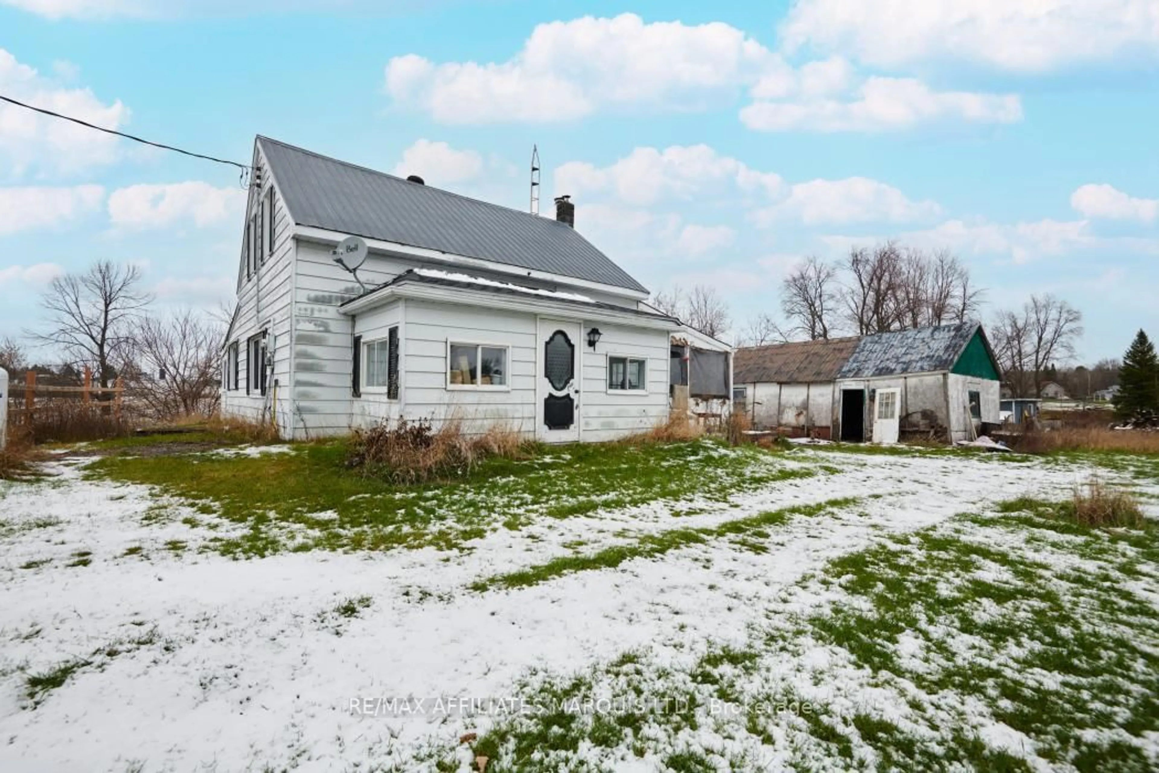 A pic from outside/outdoor area/front of a property/back of a property/a pic from drone, street for 4872 Nine Mile Rd, South Glengarry Ontario K0C 1S0