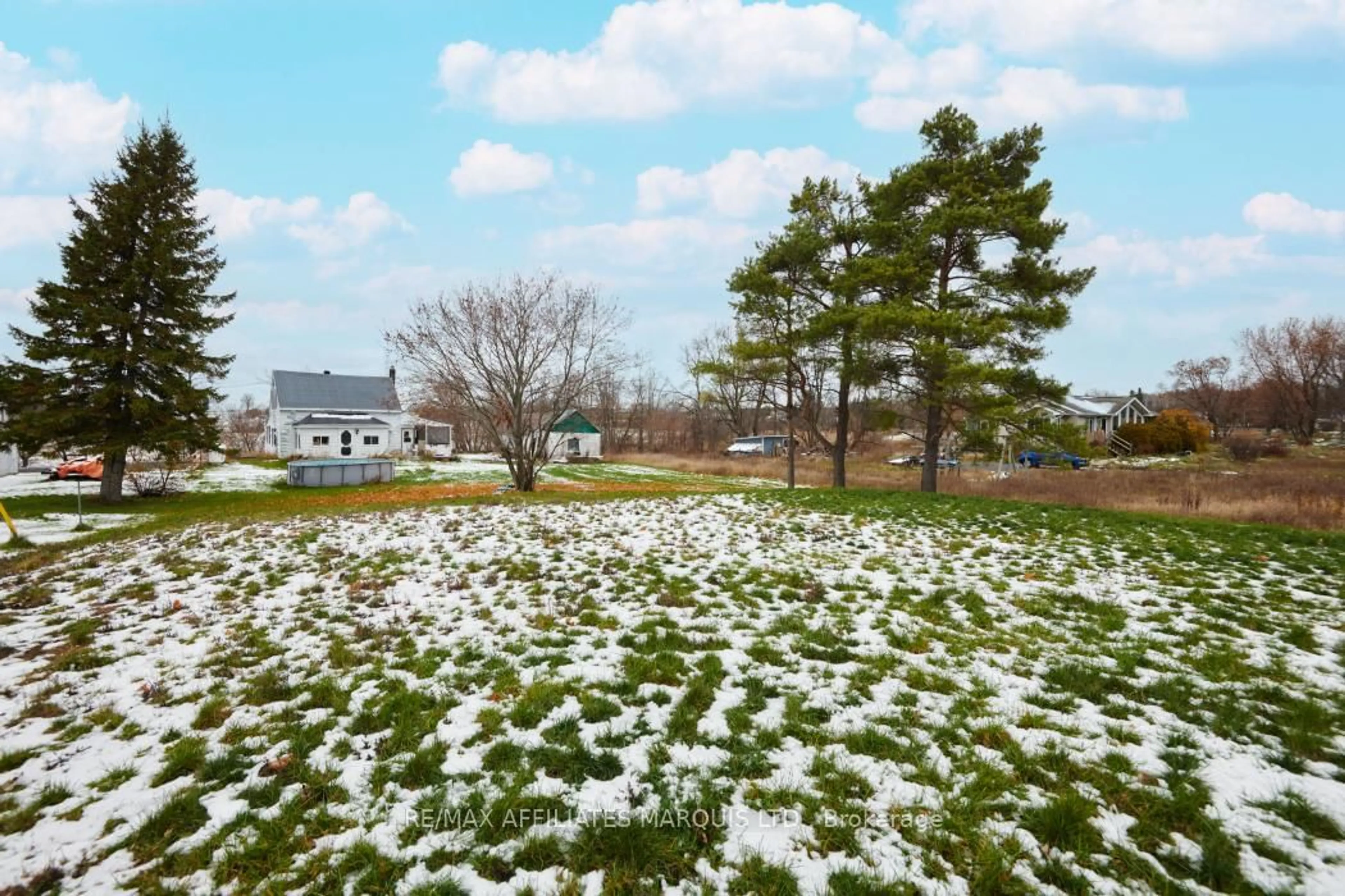 A pic from outside/outdoor area/front of a property/back of a property/a pic from drone, unknown for 4872 Nine Mile Rd, South Glengarry Ontario K0C 1S0