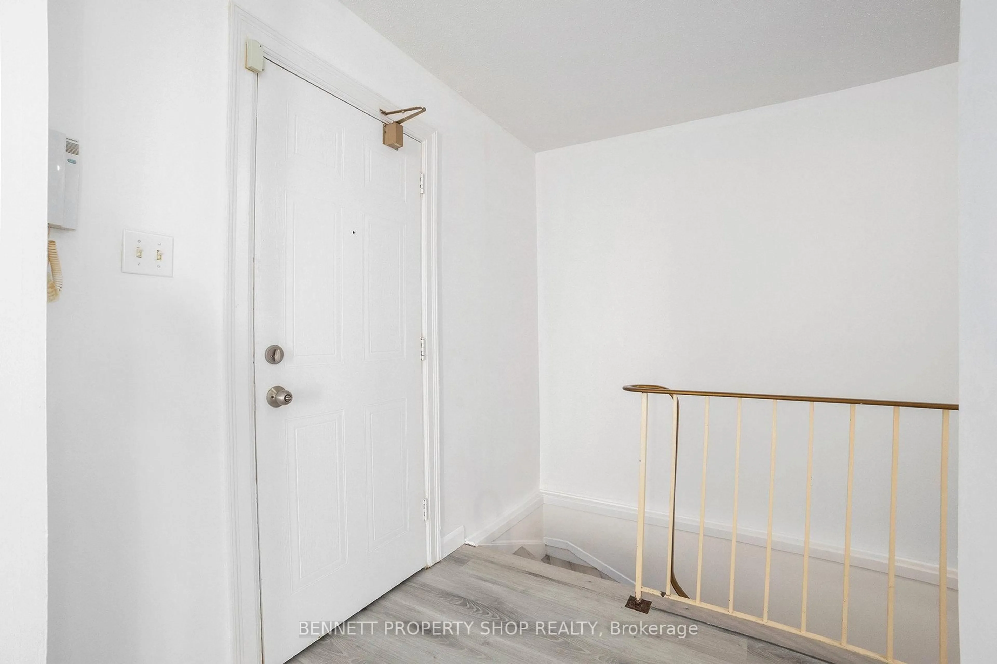 Unknown for 1585 Goth Ave #105, Ottawa Ontario K1T 1E3