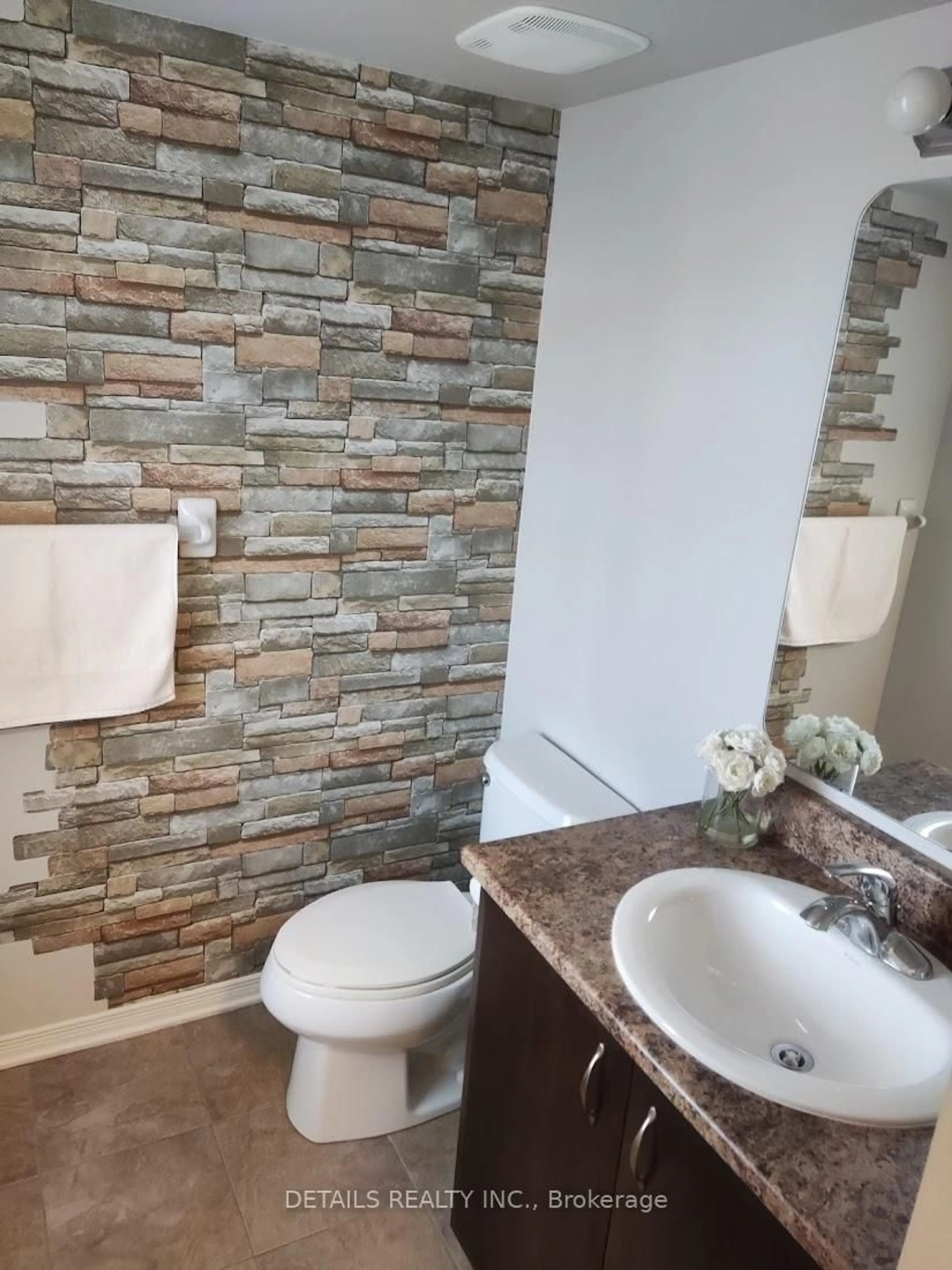 Contemporary bathroom, ceramic/tile floor for 149 Windswept Private, Ottawa Ontario K1V 0Z4