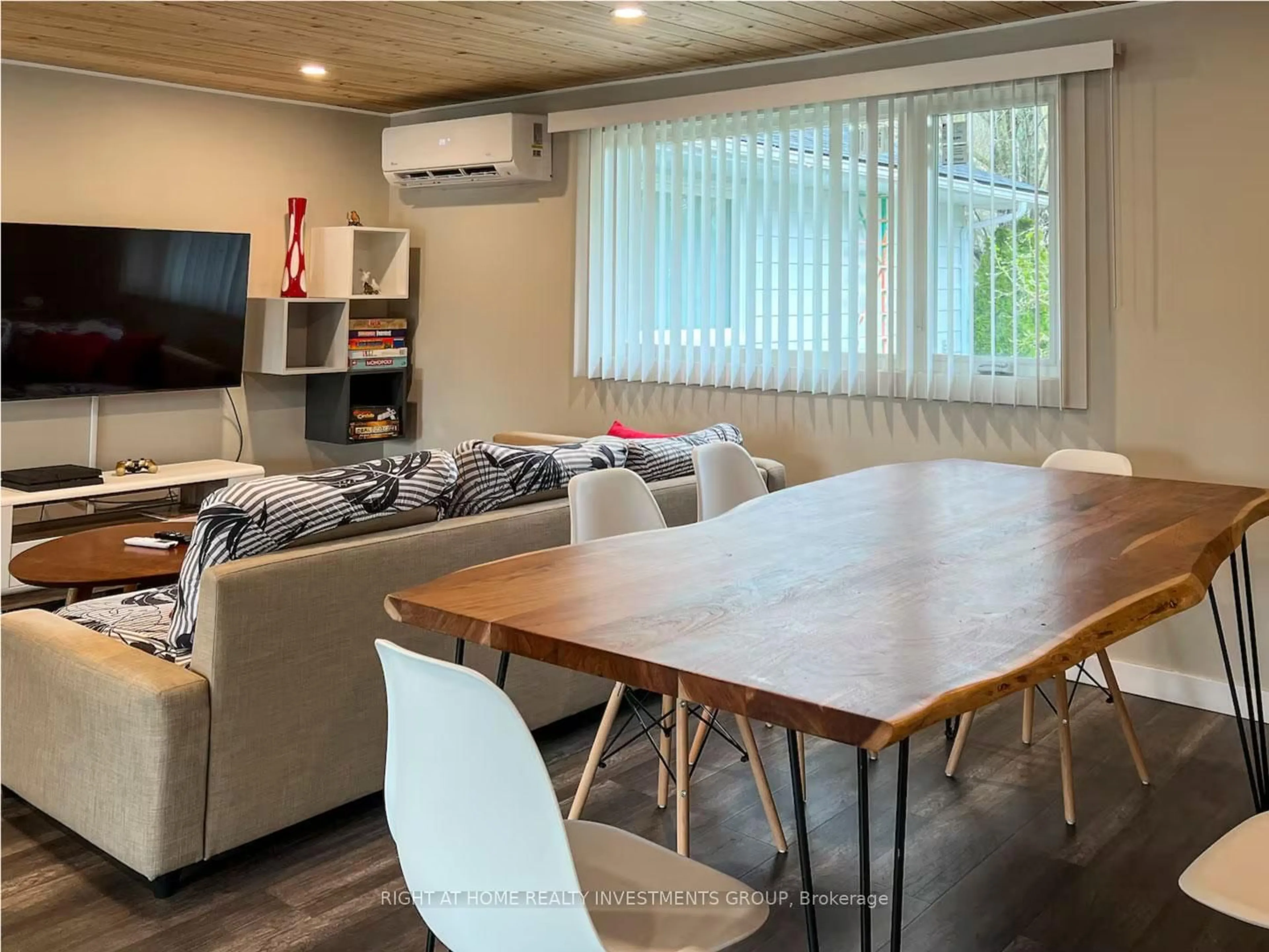 Living room with furniture, wood/laminate floor for 284 KAWARTHA HIDEAWAY Rd, Trent Lakes Ontario K0L 1J0