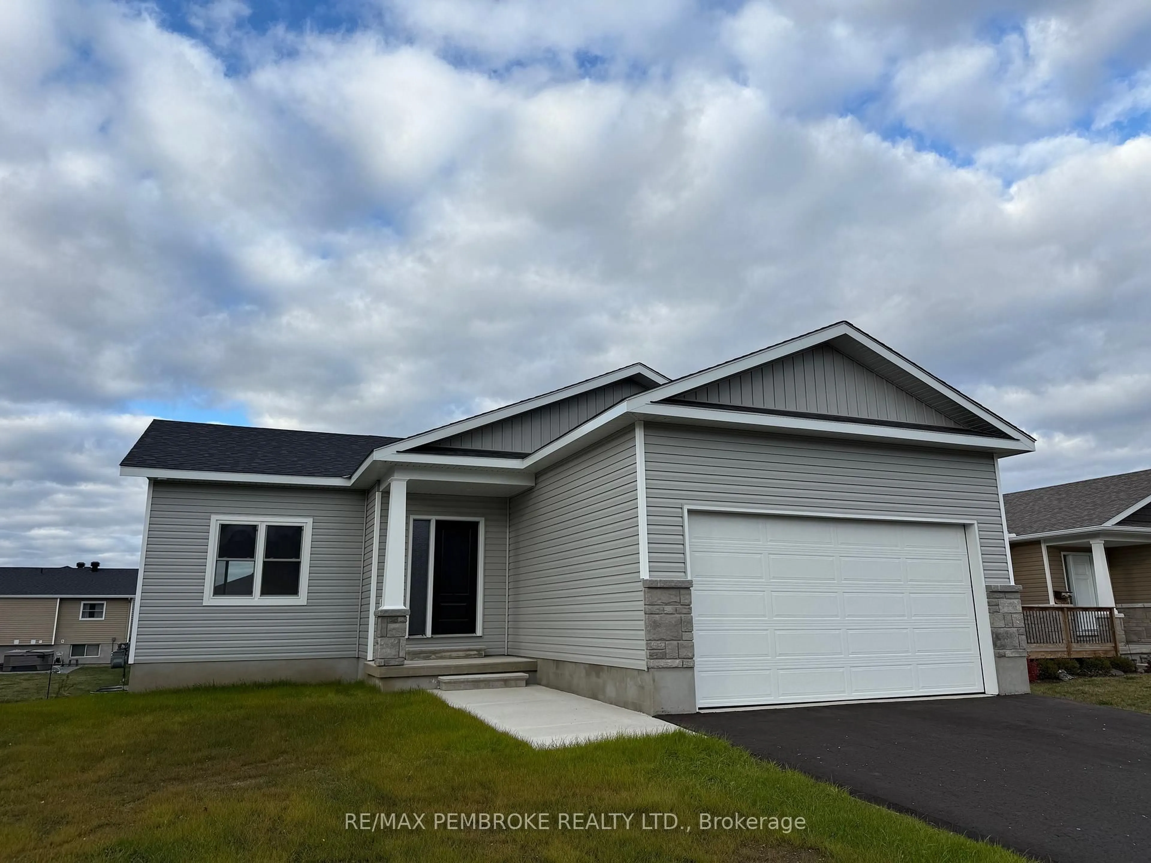 Home with vinyl exterior material, unknown for 14 Durant St, Petawawa Ontario K8H 0G2