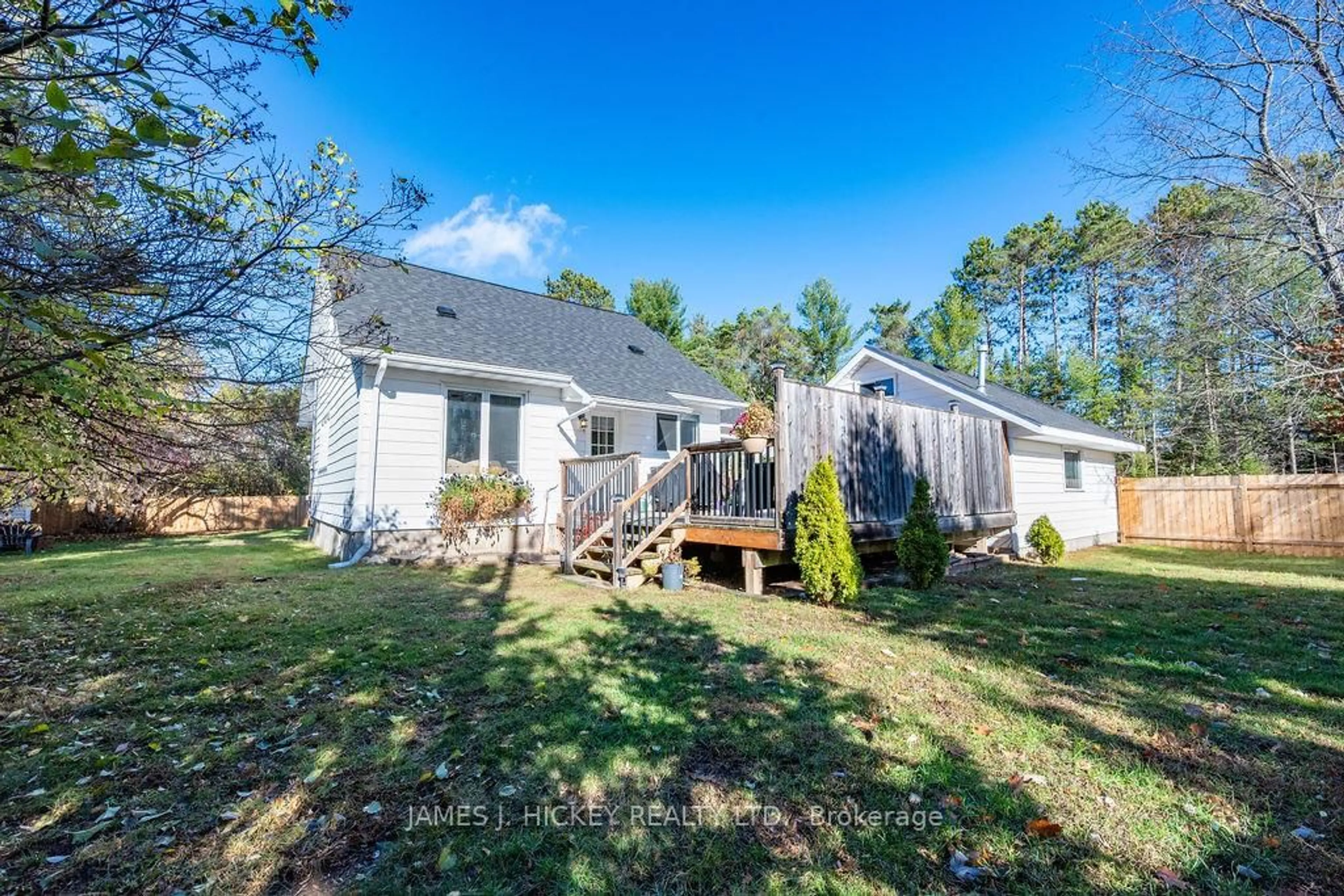 Home with vinyl exterior material, unknown for 143 Boundary Rd, Deep River Ontario K0J 1P0