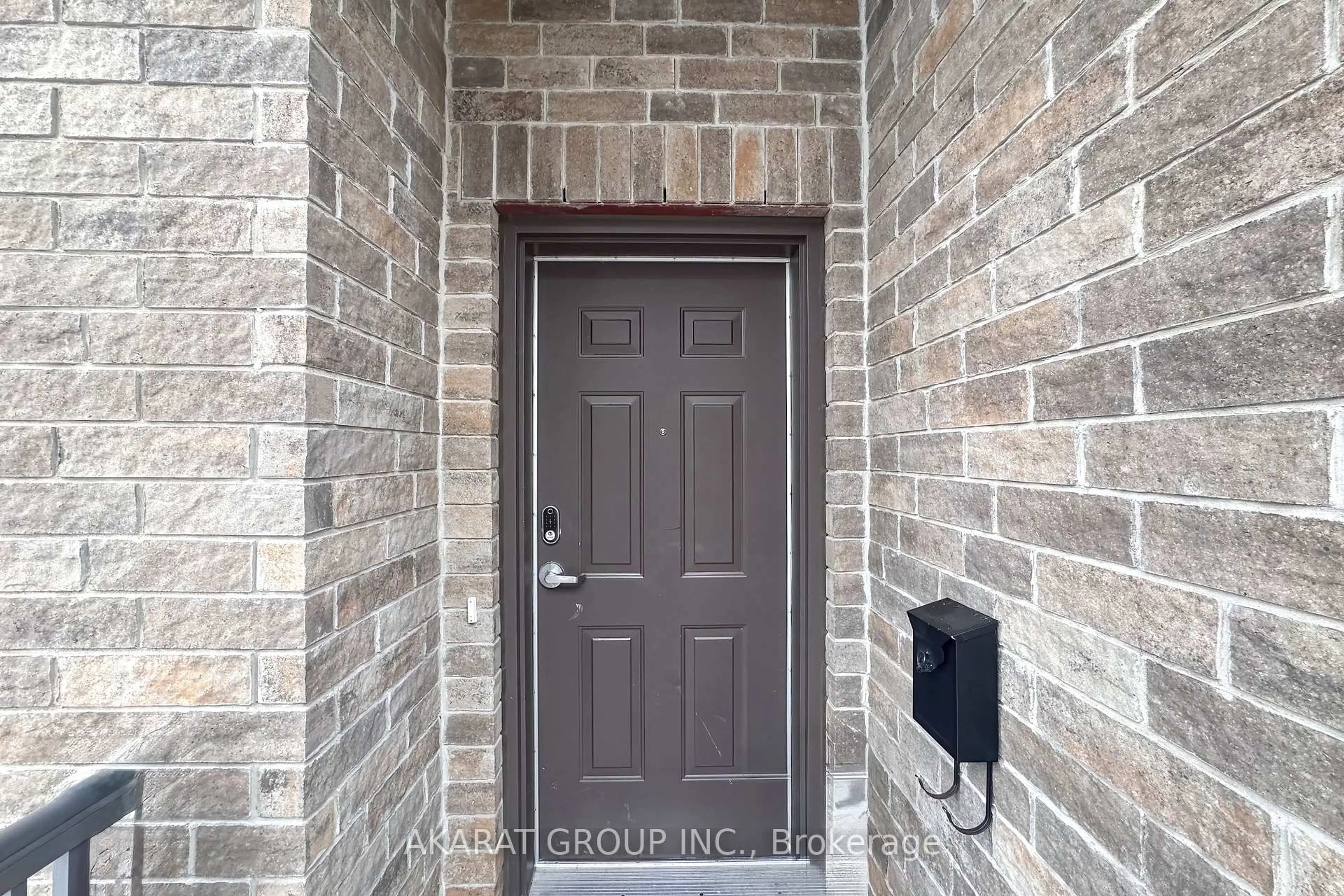 Indoor entryway for G-725 Dearborn Private, Ottawa Ontario K1T 0W4