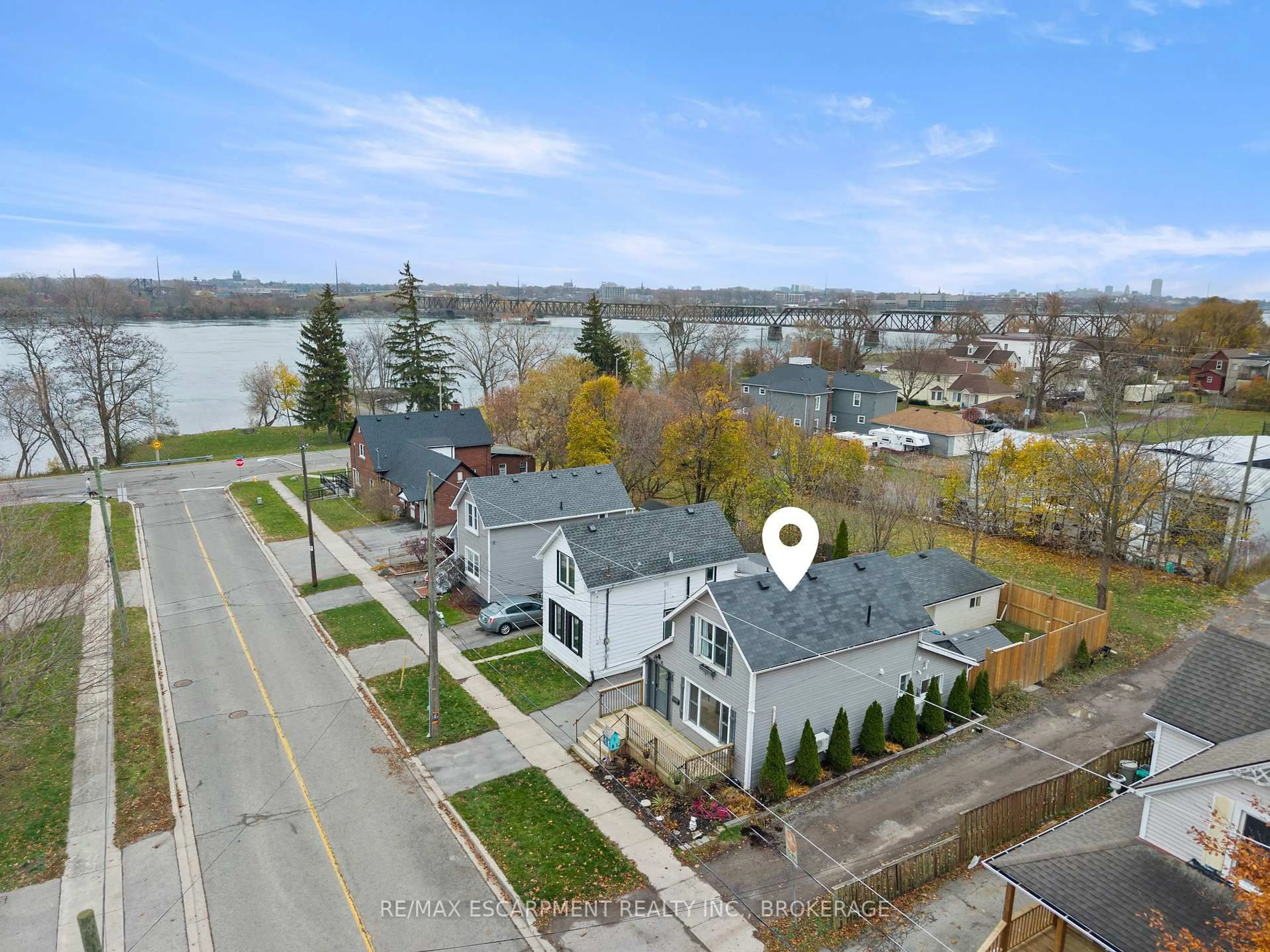 A pic from outside/outdoor area/front of a property/back of a property/a pic from drone, water/lake/river/ocean view for 15 Phipps St, Fort Erie Ontario L2A 2V1