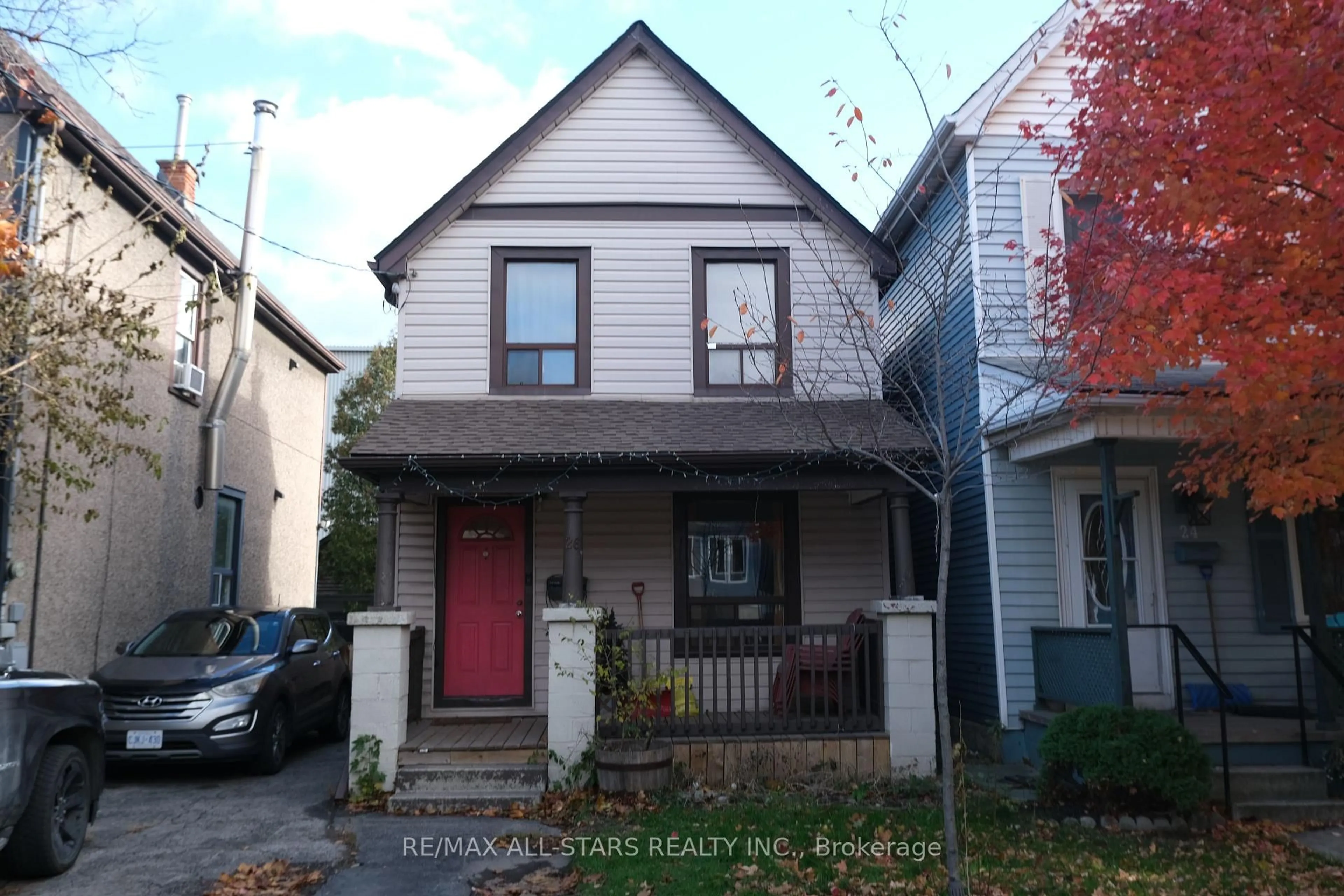 Home with vinyl exterior material, street for 26 Niagara St, Hamilton Ontario L8L 6A2