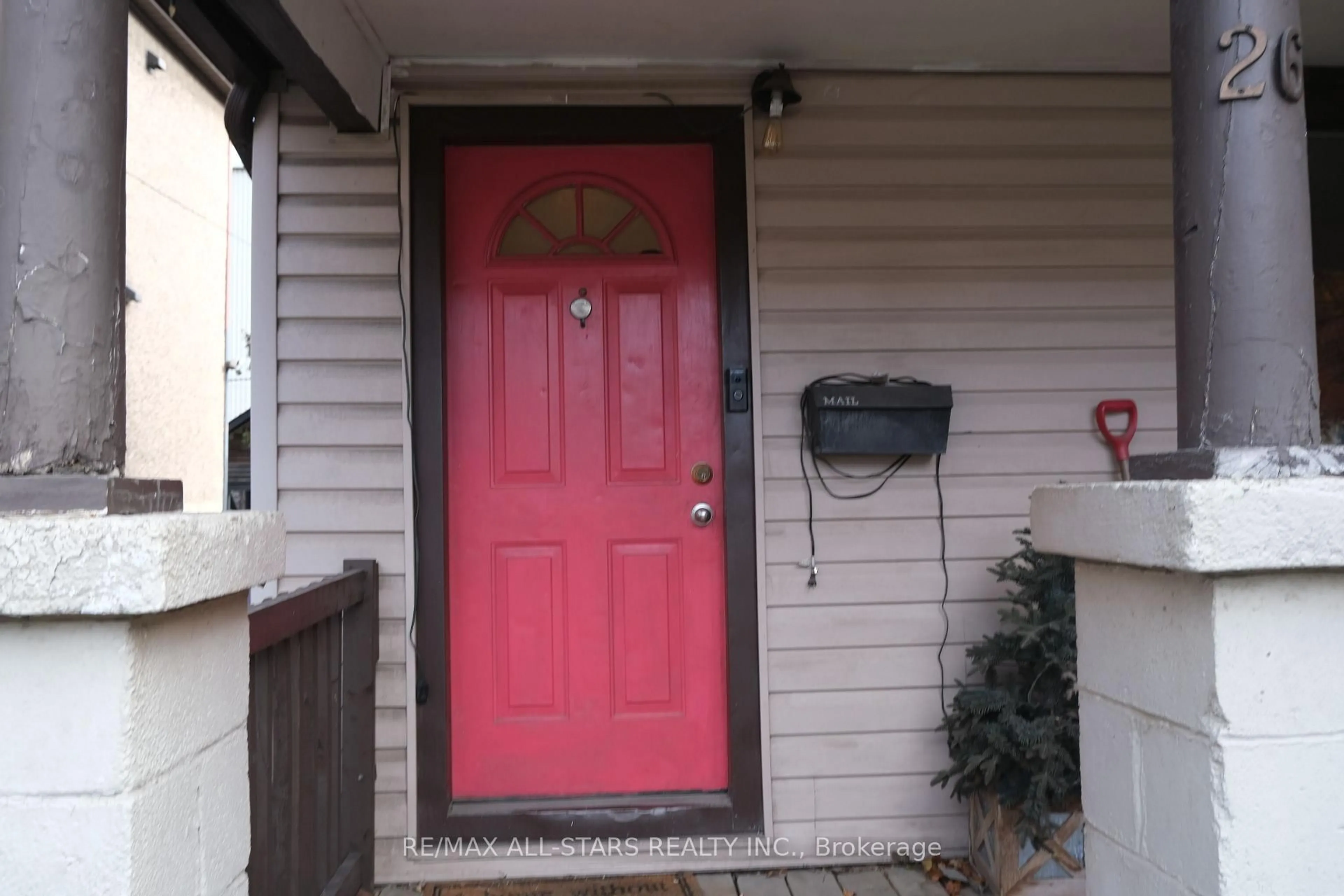 Indoor entryway for 26 Niagara St, Hamilton Ontario L8L 6A2