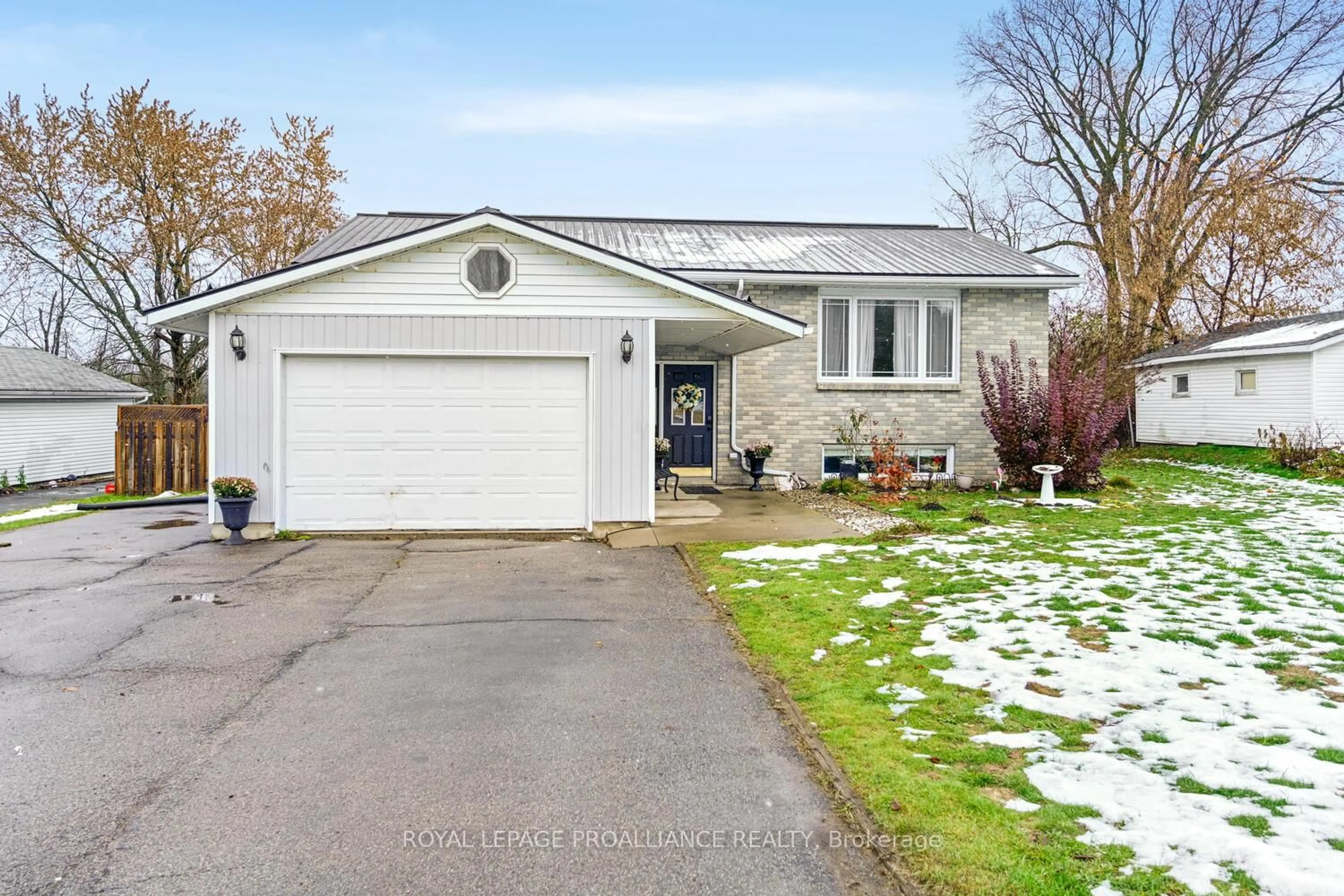 Home with vinyl exterior material, street for 4087 County 29 Rd, Elizabethtown-Kitley Ontario K6V 5T4