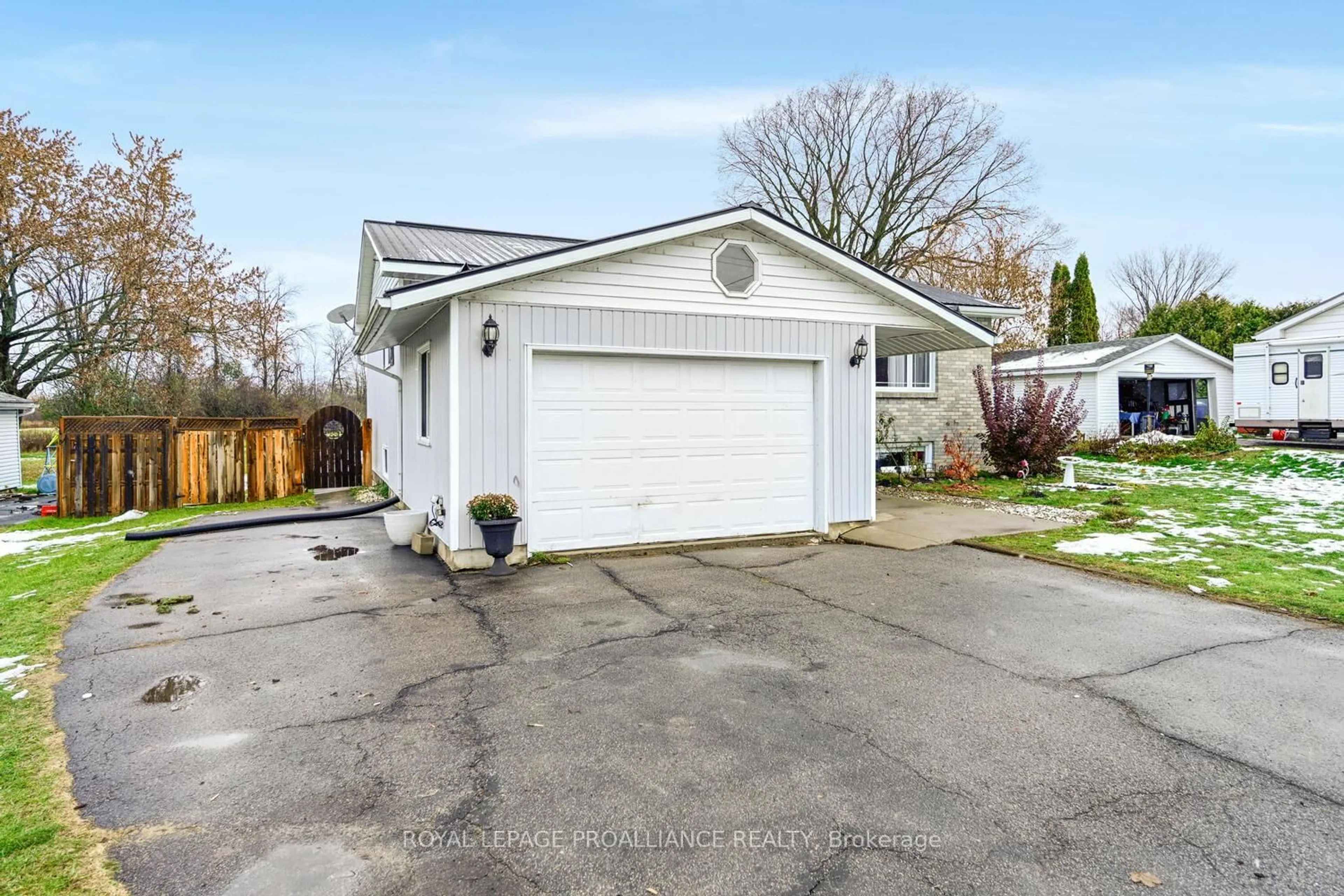 Indoor garage for 4087 County 29 Rd, Elizabethtown-Kitley Ontario K6V 5T4