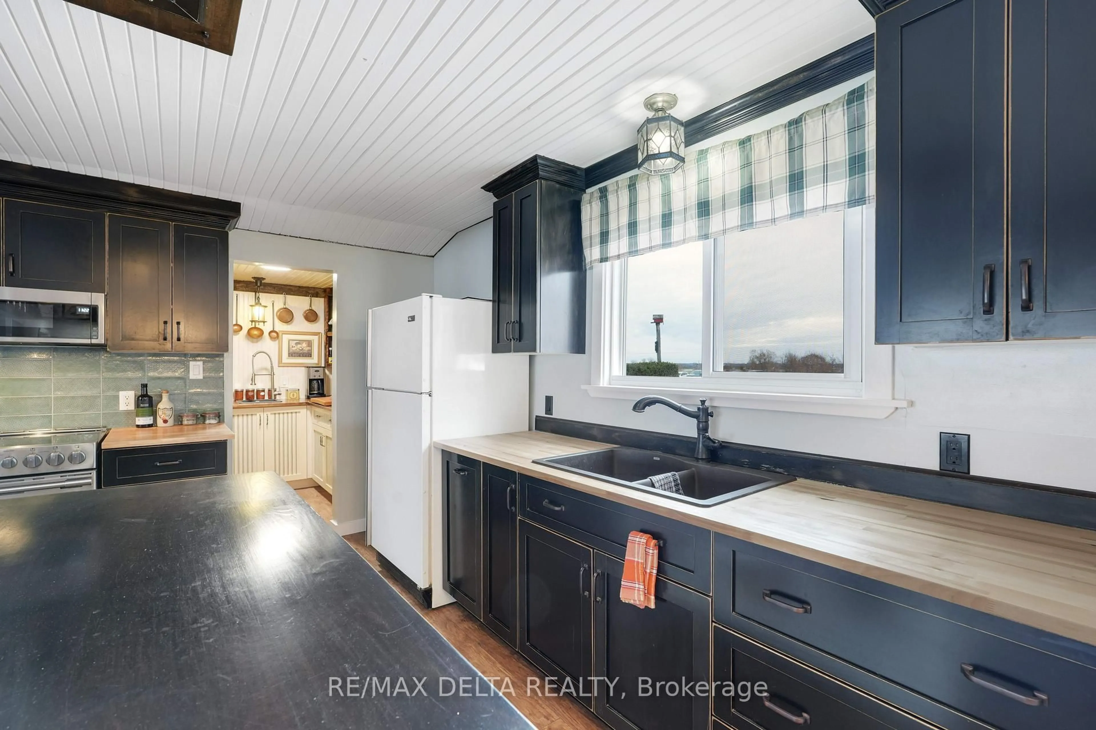 Open concept kitchen, ceramic/tile floor for 613 St Isidore St, Casselman Ontario K0A 1M0