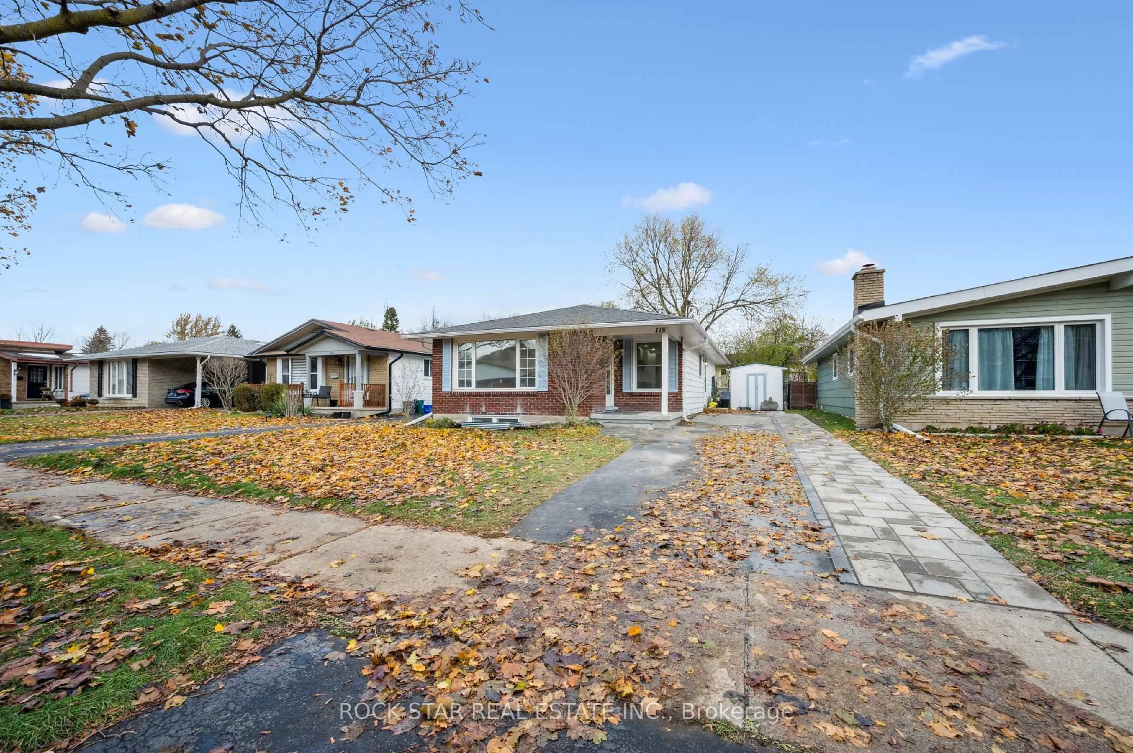 A pic from outside/outdoor area/front of a property/back of a property/a pic from drone, street for 118 Selkirk Dr, Kitchener Ontario N2E 1M4