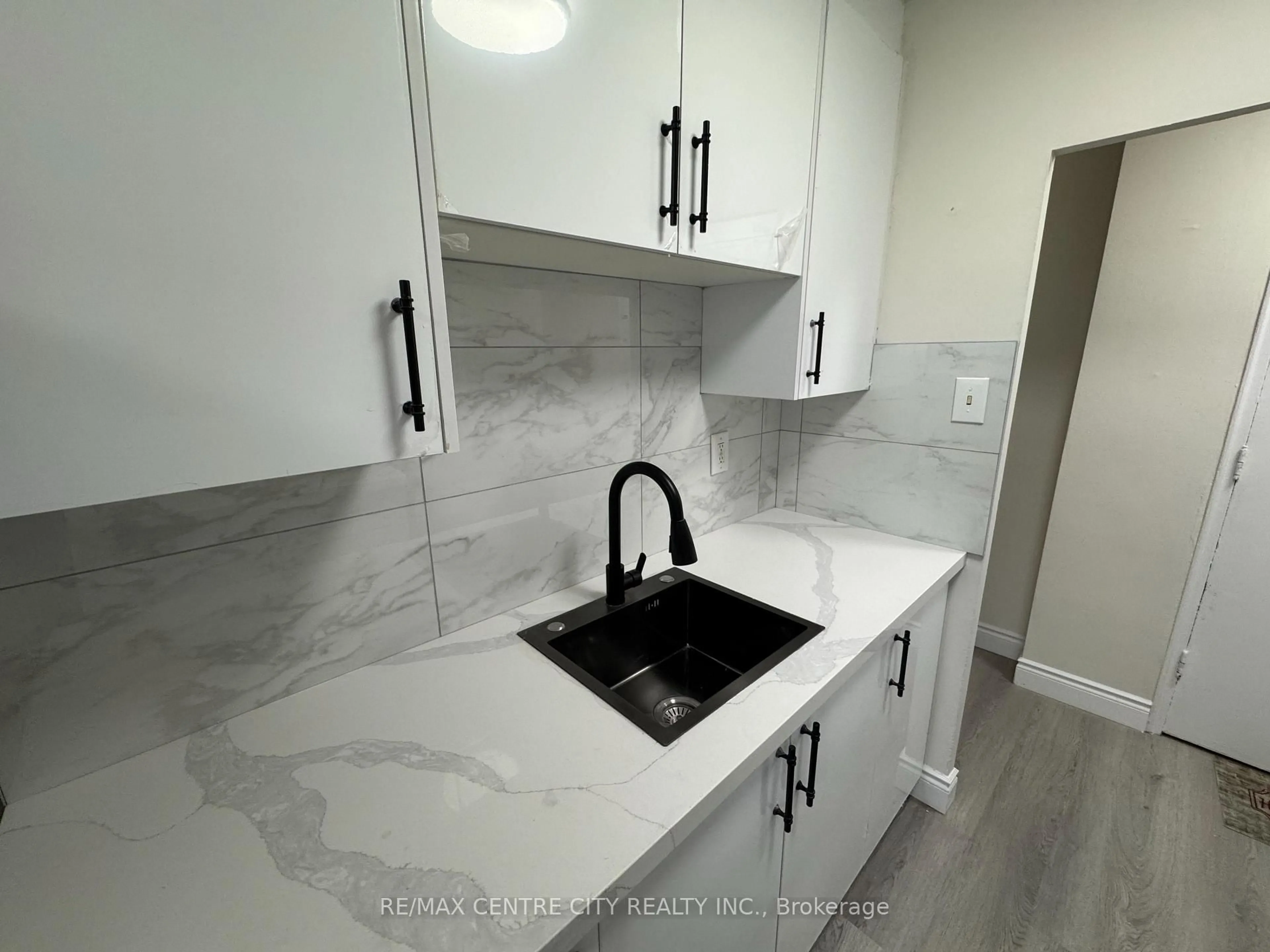 Unknown for 1830 Dumont St #206, London East Ontario N5W 2S1